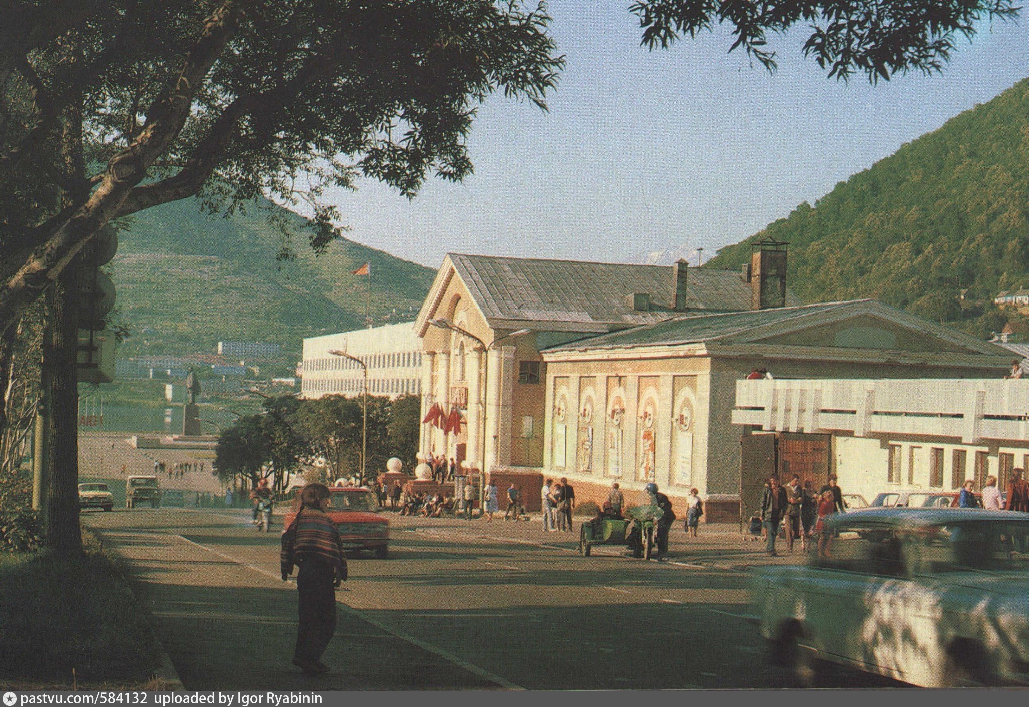 Старый петропавловск камчатский. Петропавловск-Камчатский 1970. Петропавловск-Камчатский центр города 1980 год. Петропавловск-Камчатский 1960 центр. Кинотеатр Камчатка Петропавловск-Камчатский.