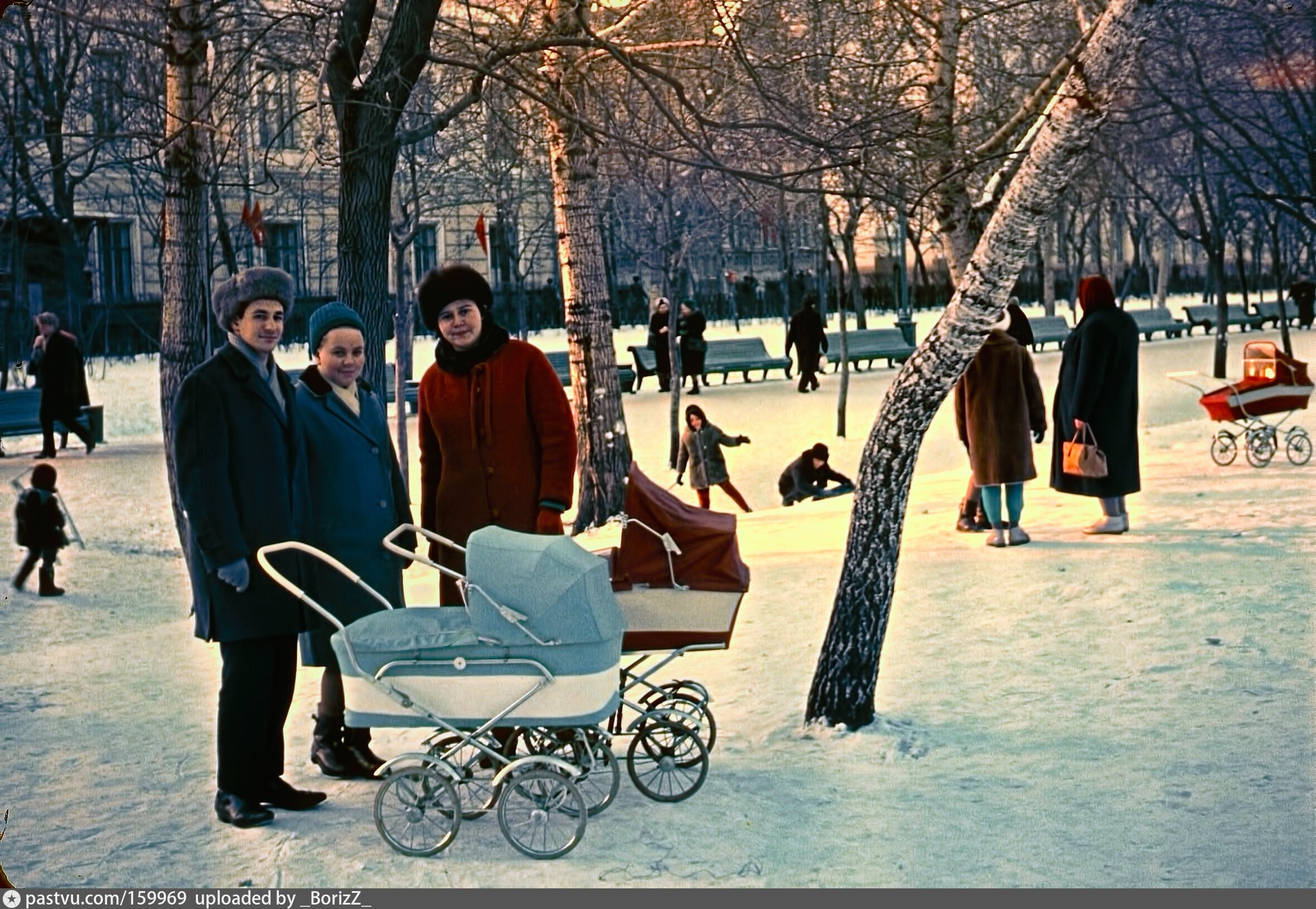 Советские зимние. Москва зимой 70е. Зима в 80-е годы. Зима в Советском Союзе. Советские люди зима.