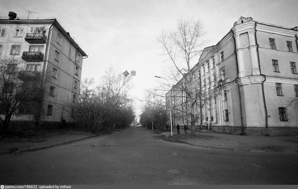 Улица чкалова. Иркутск улица Чкалова. Иркутск 80е. Иркутск 1980. Улица Чкалова 80-е годы Иркутск.