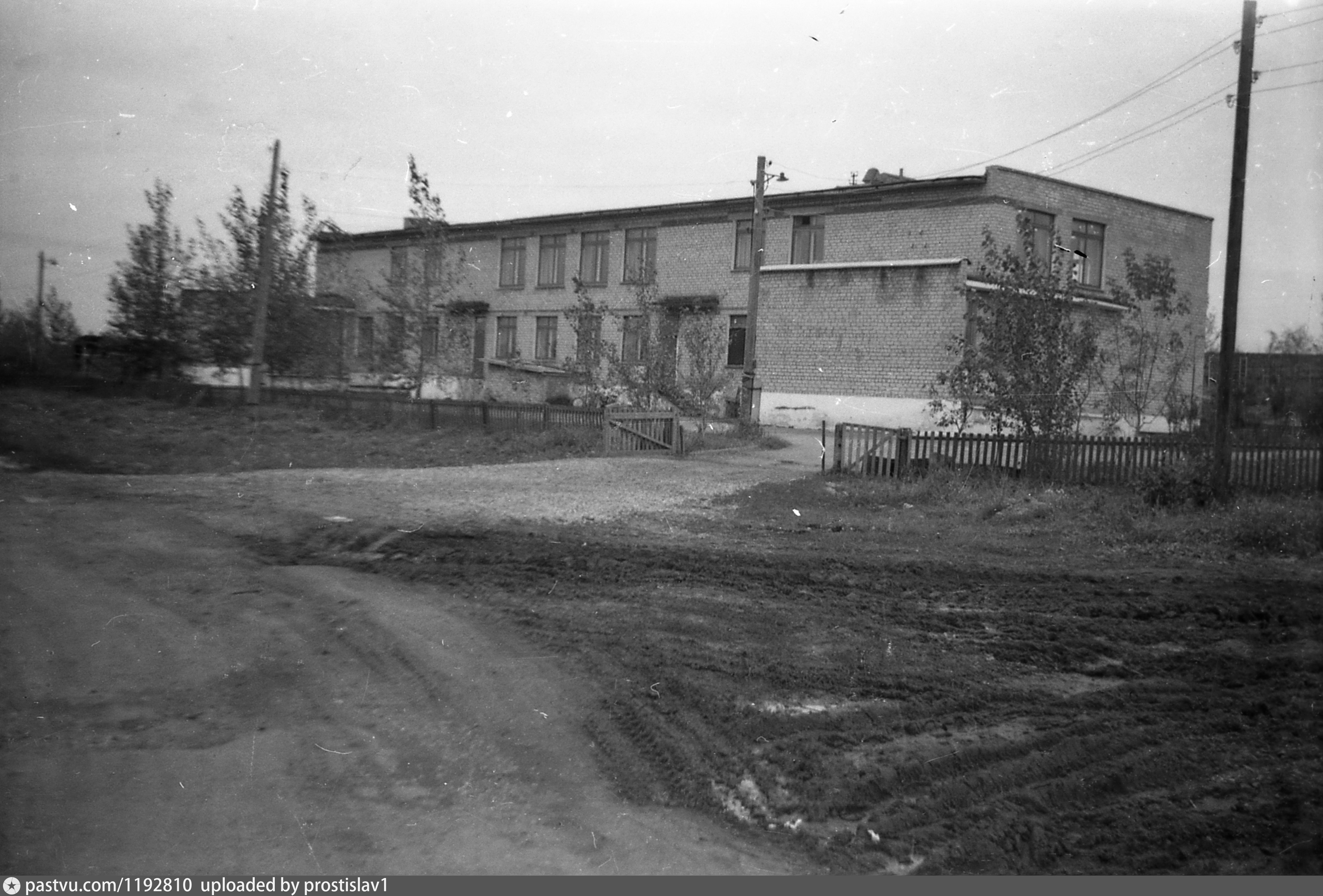 Погода в лобаново. Лобаново Казахстан. Старые фотографии Лобаново. Стадион Лобаново Пермский край. Площадь села Лобаново.