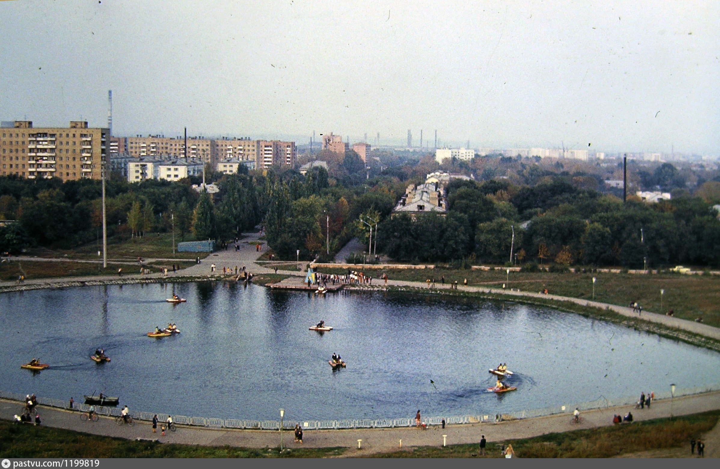 Х х самара. Молодёжный парк Самара озеро. Парк 50 летия ВЛКСМ Самара. Куйбышев парк 50 летия октября СССР. Куйбышев парк ВЛКСМ.