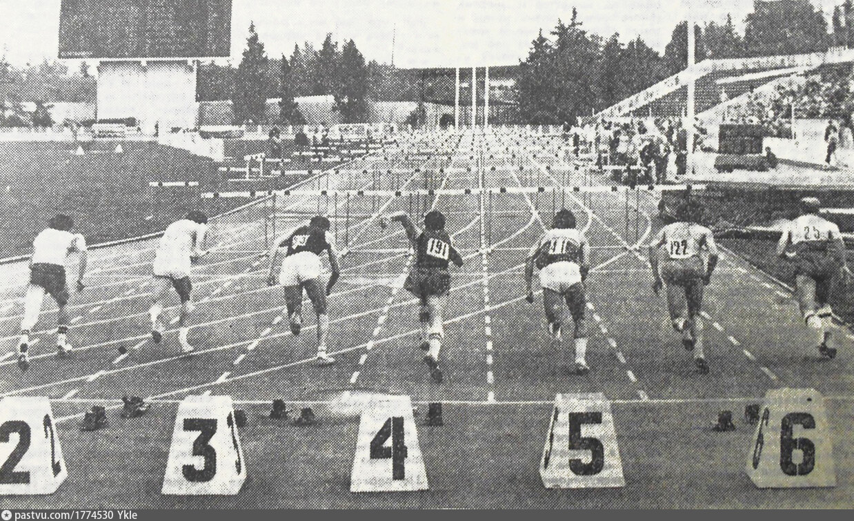 110 М С барьерами рекорд СССР мужчины. Трей Каннингем 110 метров с барьерами. На стадионе бегают против часовой стрелки