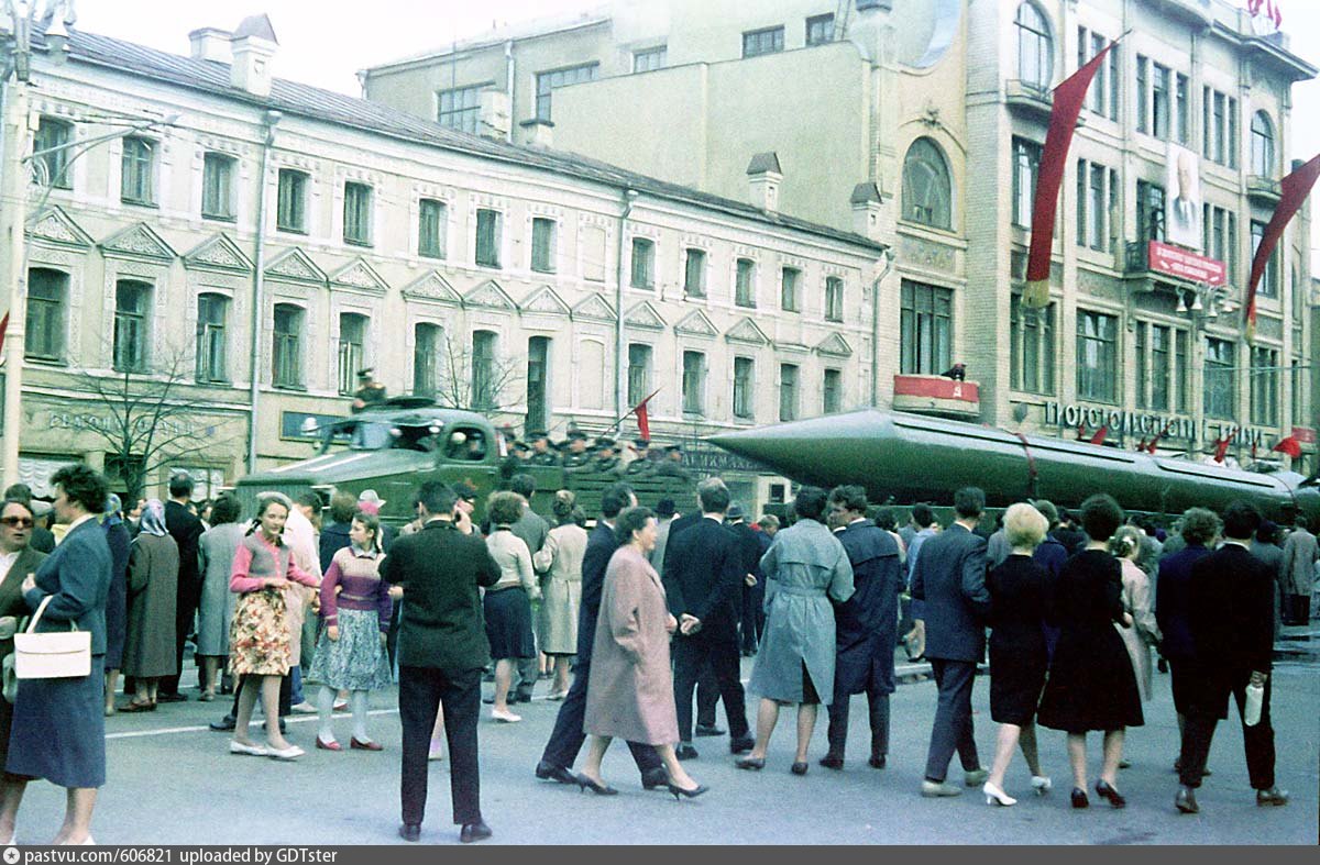 Начало 1980. Улица Горького в Москве 1960 г. Парад 60-х. Середина 1960-х. Период с середины 1960 до начала 1980.