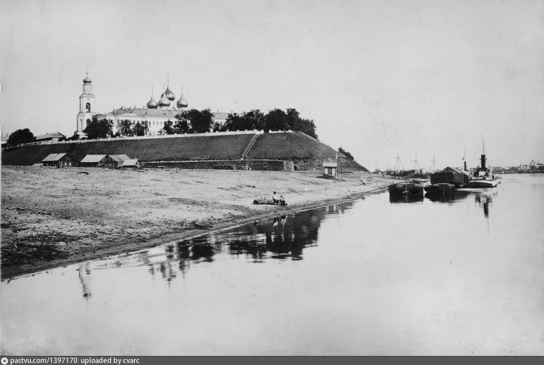 Лет назад на берегах. Стрелка в Ярославле 19 век. Ярославль 100 лет назад. Стрелка Ярославль. Исторический вид стрелки Ярославль.