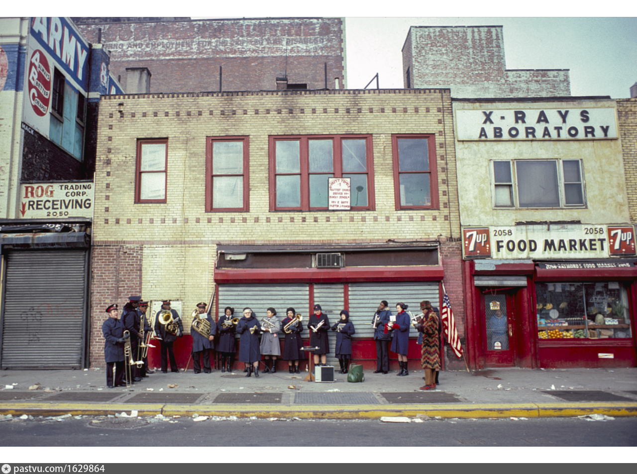 Salvation Army playing music on Lexington Avenue