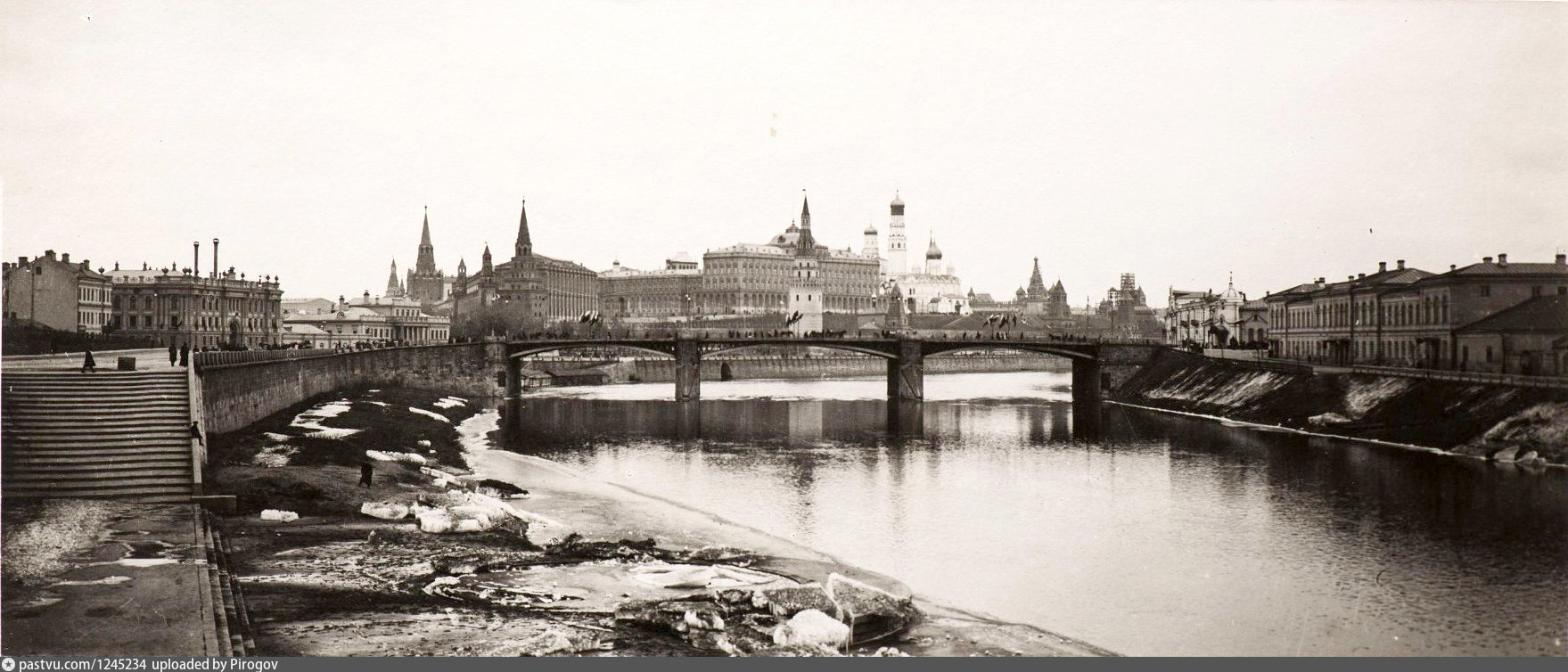 Каменный мост 1943