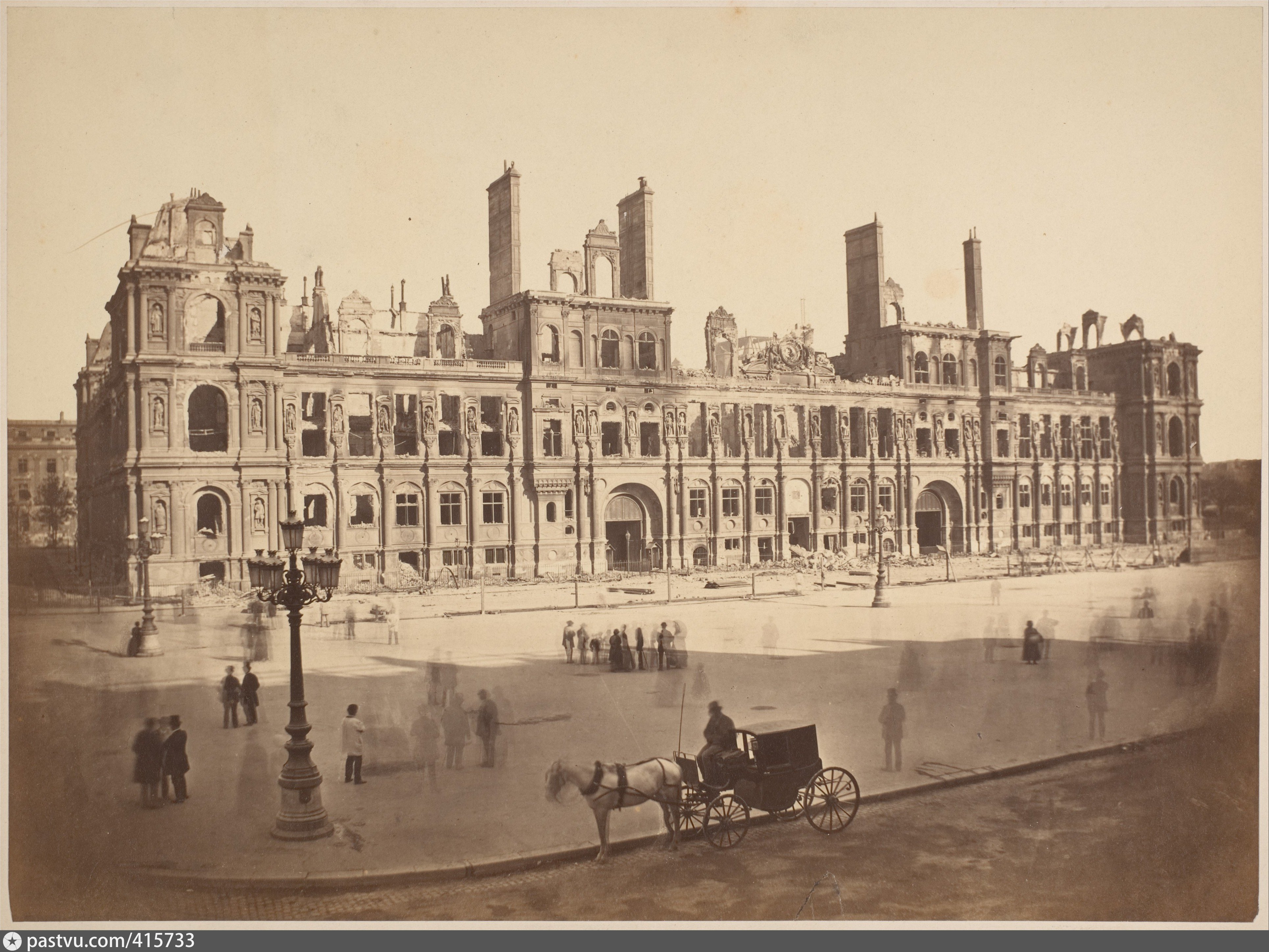 Франция 1800. Отель-де-Виль Париж 1871. Дворец Тюильри в Париже 18 век. Отель де Виль Париж Франция до 1871 года. Лувр 19 век.