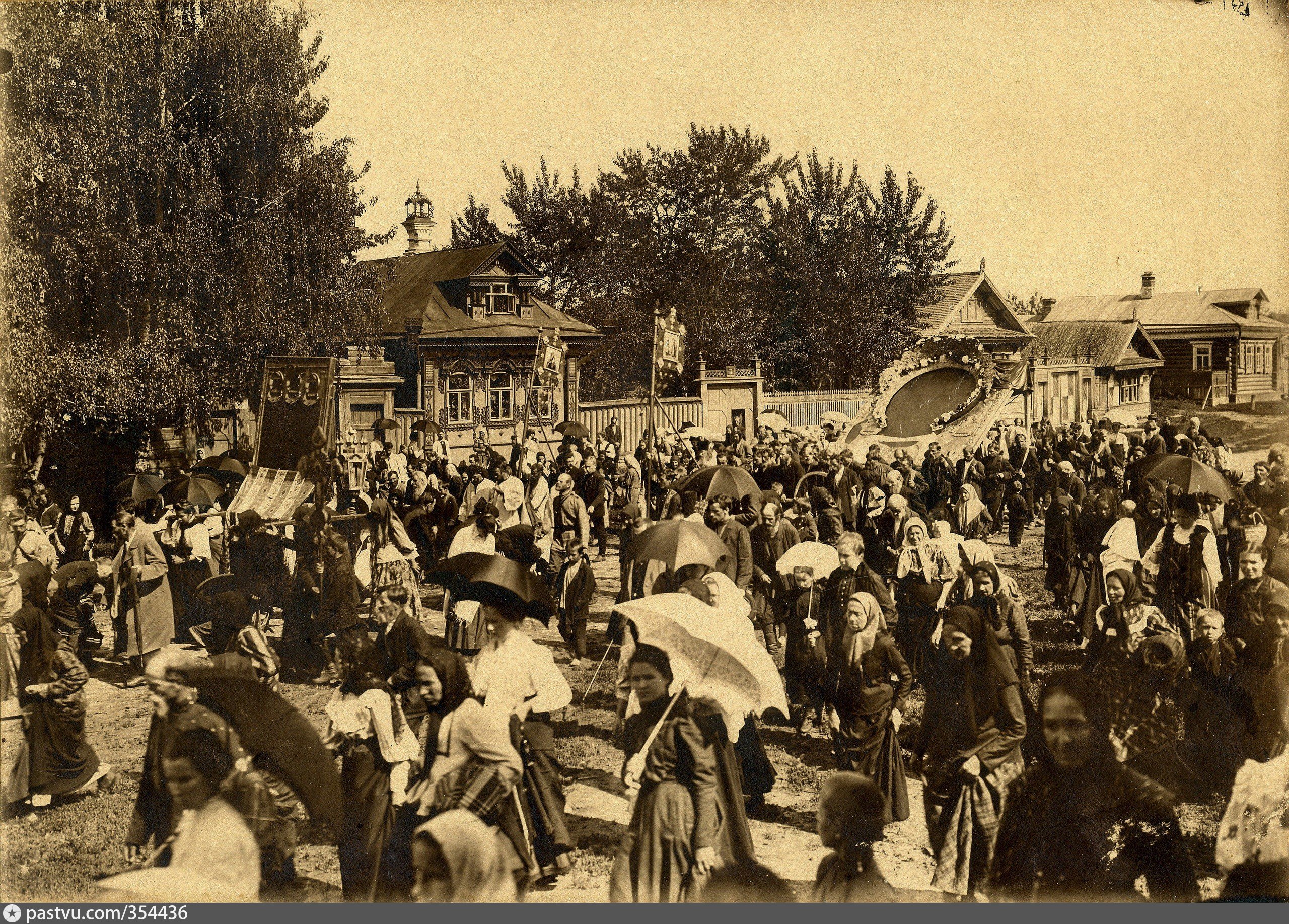 Старый ход. Романов-Борисоглебск Тутаев 1900. Борисоглебск 19 века. Романов-Борисоглебск до революции. Крестный ход до революции.