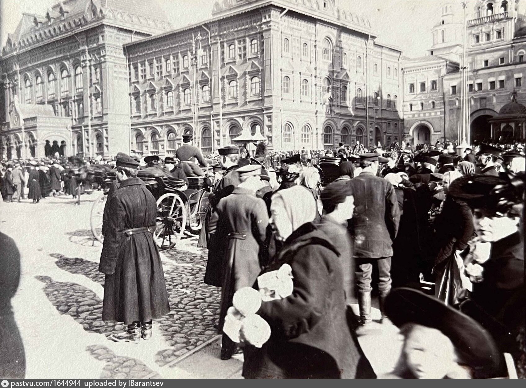 Воскресенская площадь 2а. Москва 1914. Люди на площади. Воскресенская площадь в Москве в 19 веке и сегодня.