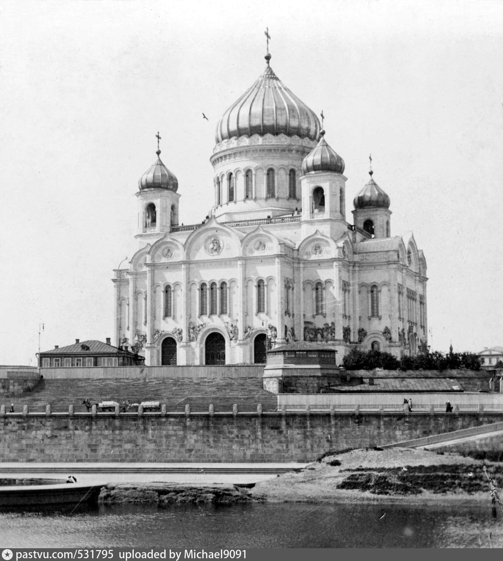 вход в храм христа спасителя