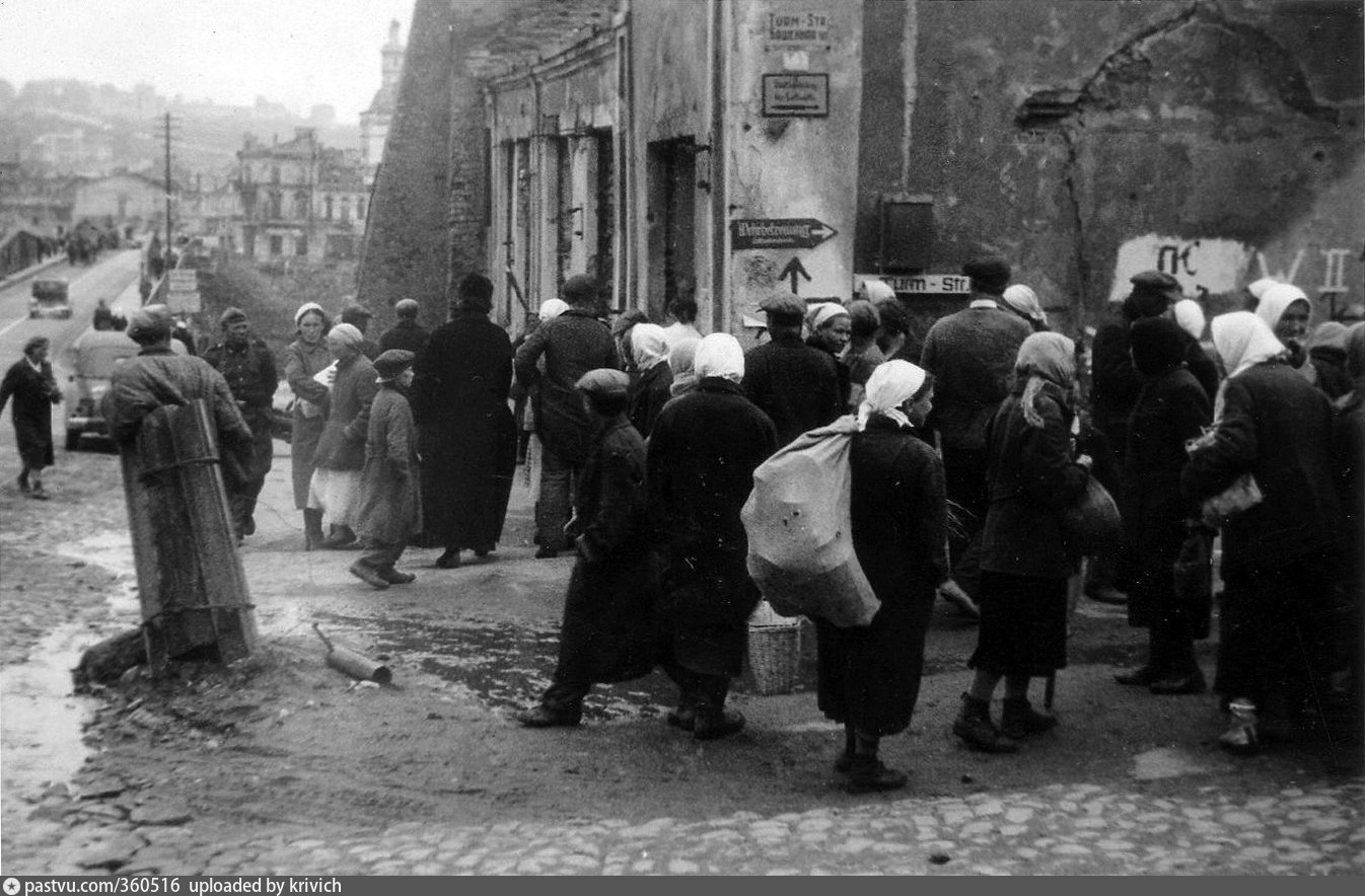 Как правильно оккупация. Таганрог в годы оккупации. Немцы Таганроге 1942. Кременчуг в оккупации. Львов в период немецкой оккупации.