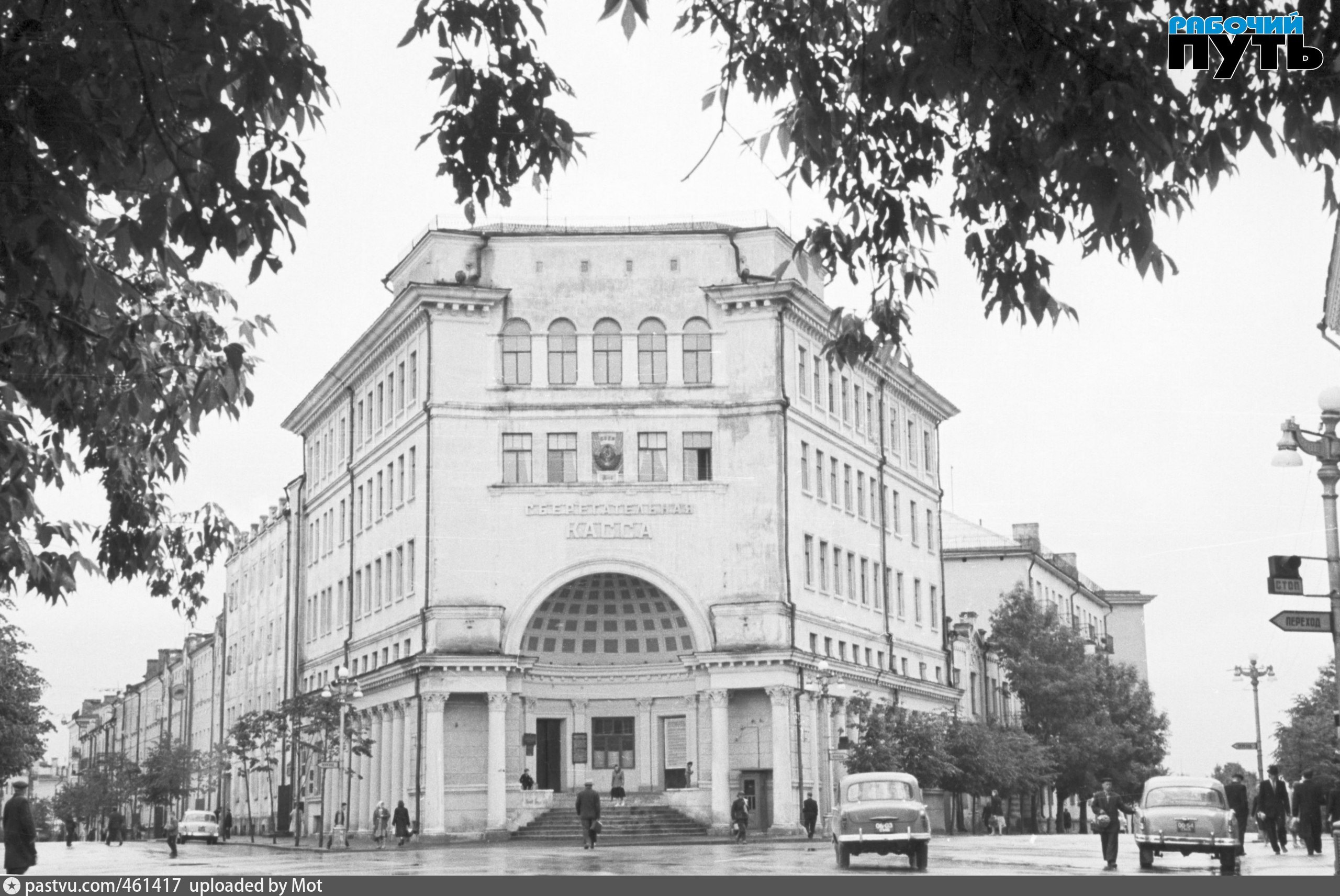 Старый пятый. Улица Глинки Смоленск. Улица Коммунистическая Смоленск. Сбербанк улица Глинки Смоленск. Коммунистическая 8/5 Смоленск.