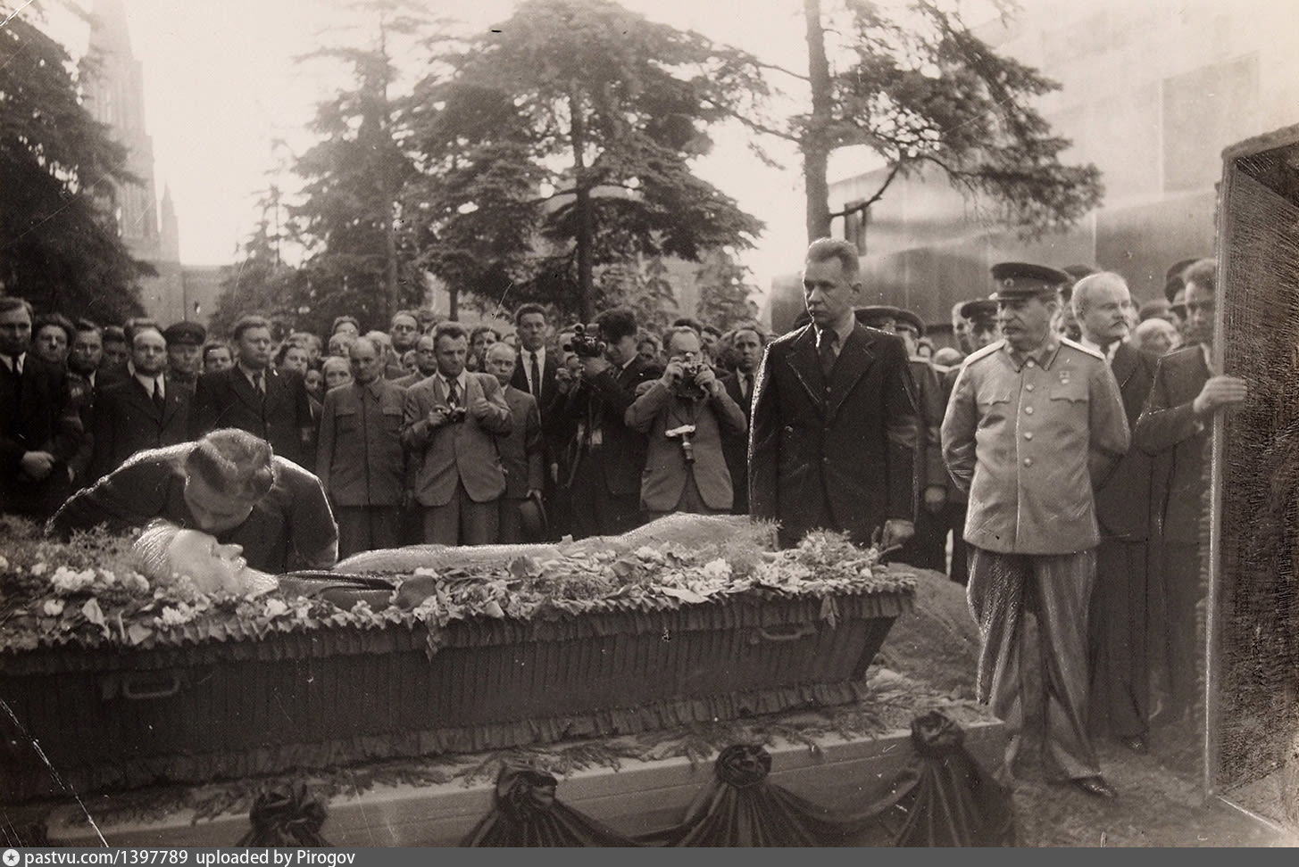 Сталин прощание. Похороны м и Калинина 1946. Похороны Михаила Калинина.
