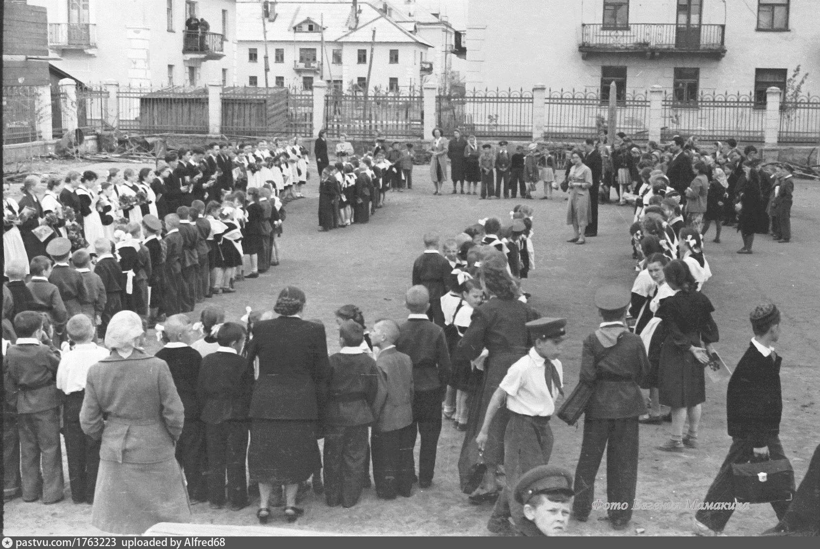 Школа 1950 бодайбо. Сентябрь 1950. Сентябрь 1950. Школьники 1 сентября в 1950-е. Сентябрь 1950.