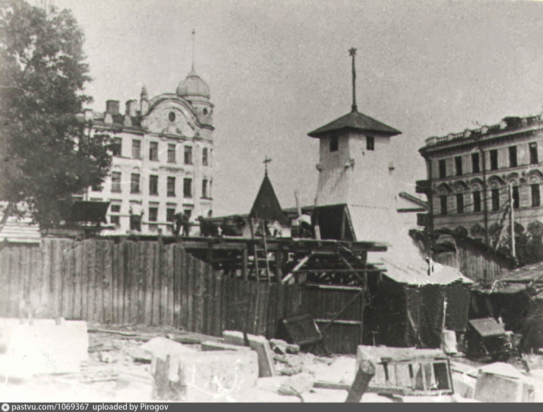 В 1933 году построен. Стройка Московского метрополитена 1930. Москва 1933. Строительство Московского метро 1934. Строительство в Москве 1930.