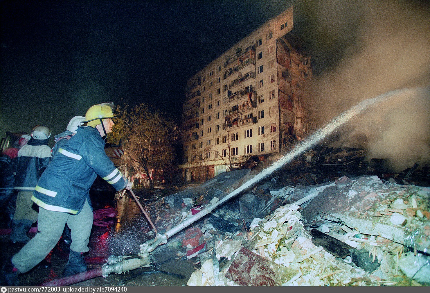 Когда был теракт в москве. Теракт на улице Гурьянова 1999. Взрыв дома на Гурьянова 1999. Взрывы на каширке и Гурьянова 1999. Улица Гурьянова 1999.