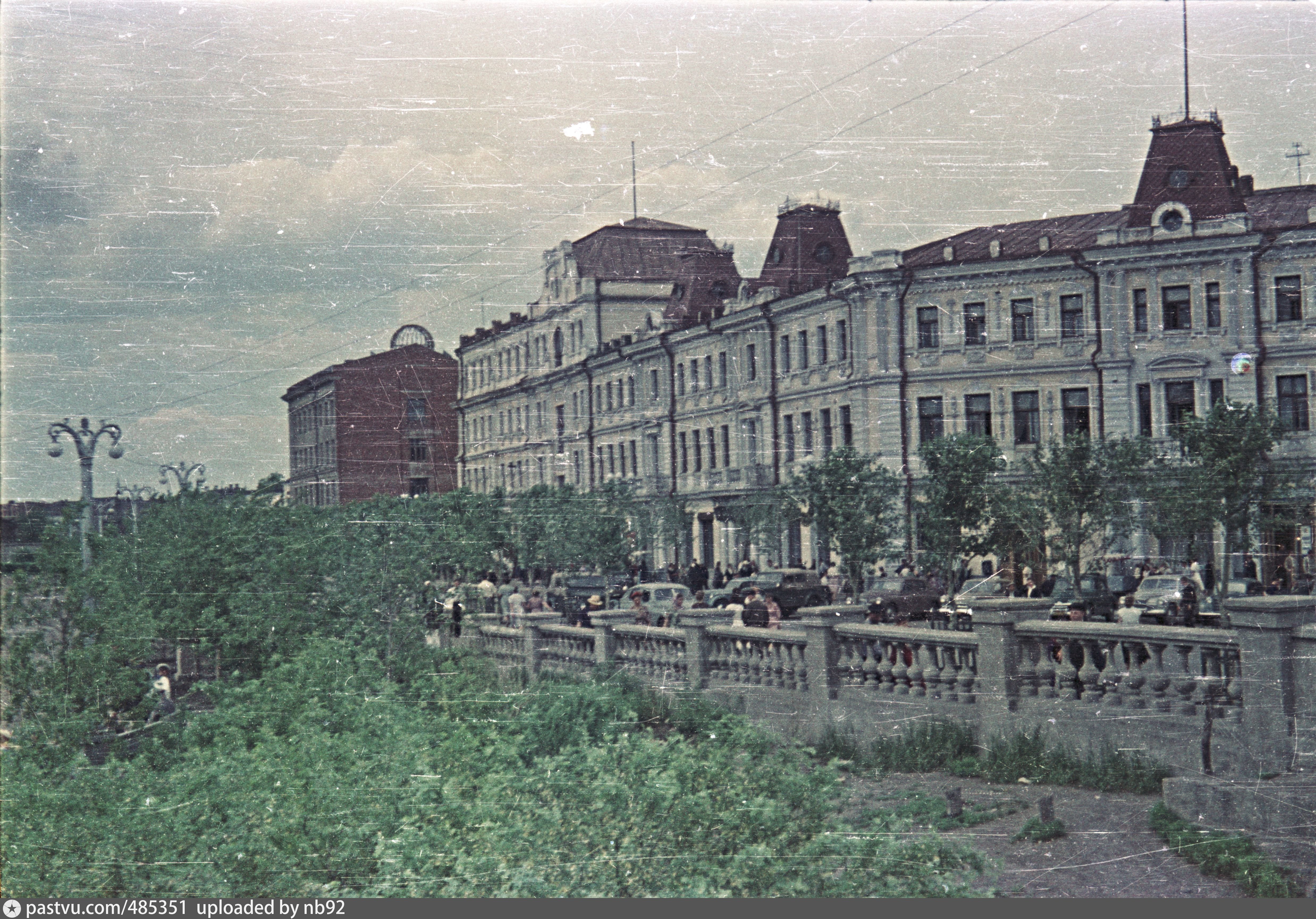 Улица партизан. Омск улица Партизанская 1990 года. Улица Партизанская Тихвин. История улицы Партизанской. Партизанская старые фото.