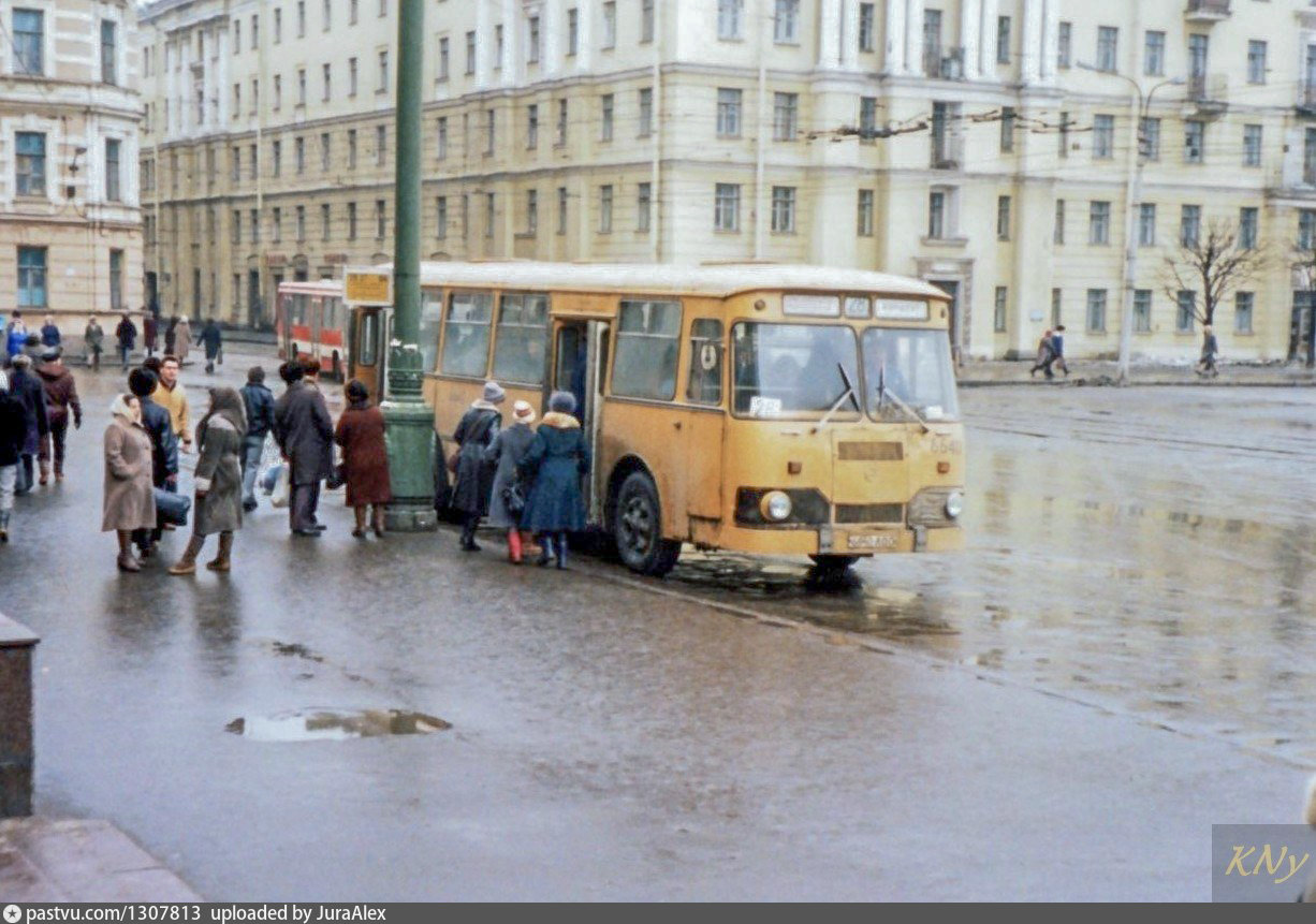 На каких остановках останавливается автобус 15