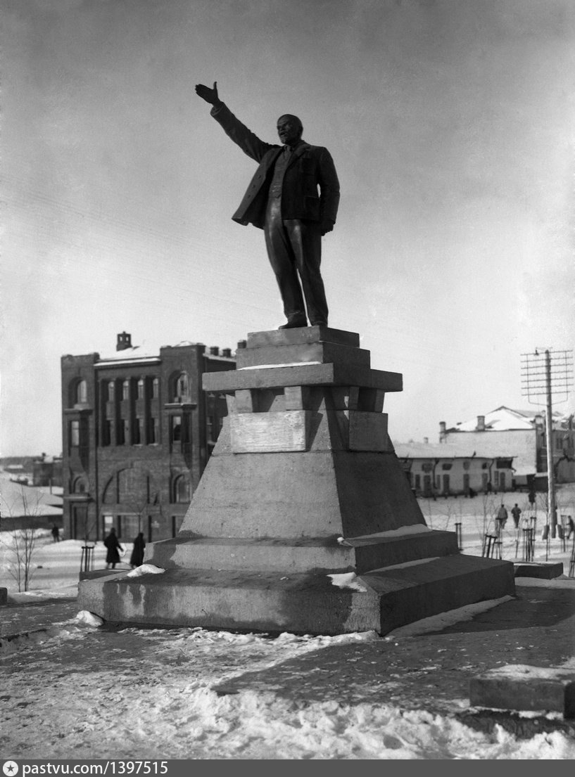 Памятники ленину в ссср. Памятник Ленину Иваново. Первый бронзовый памятник Ленину Иваново. Первый бронзовый памятник Ленину в Иваново Вознесенске. Памятник Ленину 1930.