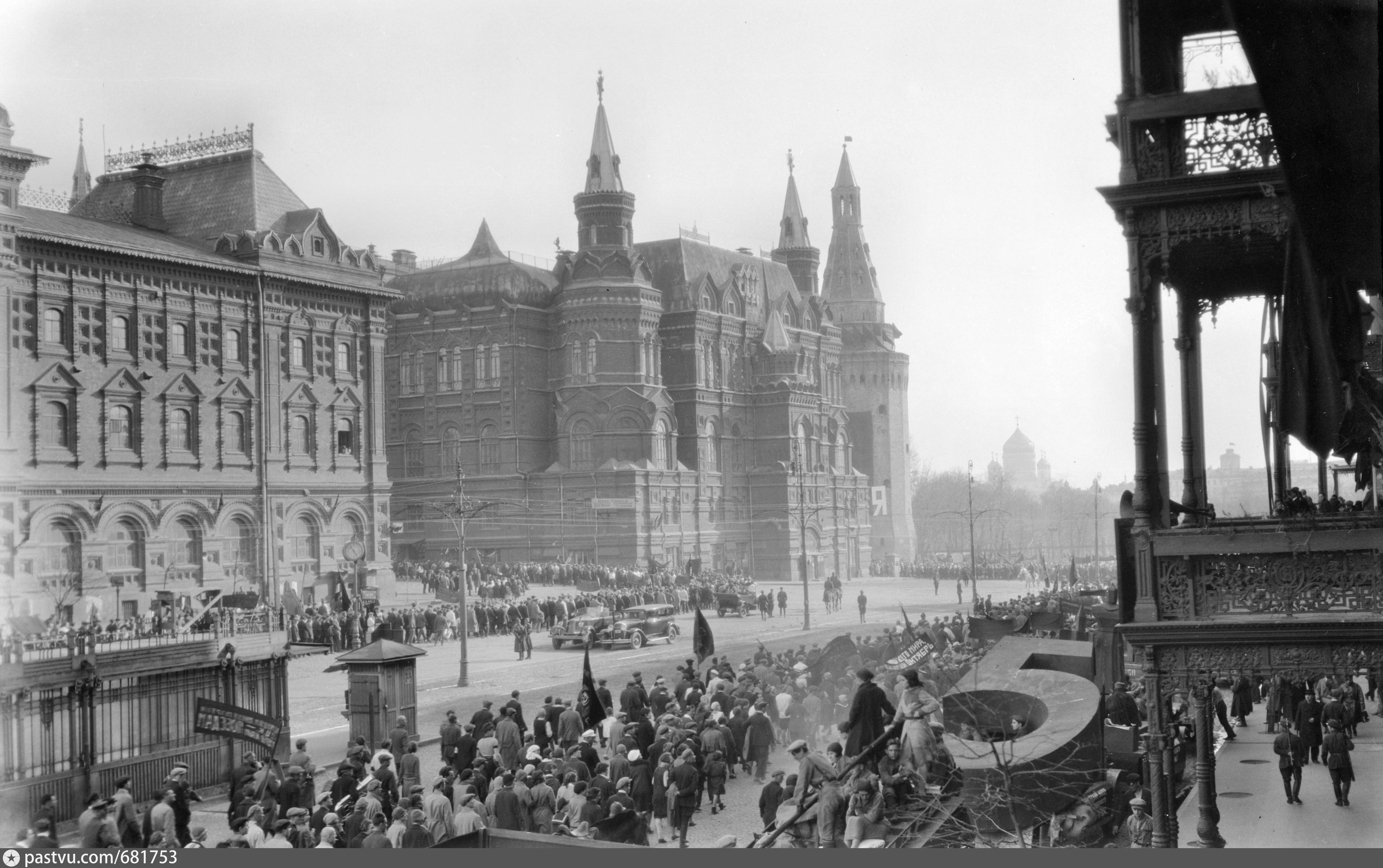 Москва 1931 года. Москва красная площадь 1931 года. Первомайский парад в Москве в 1931 году. Москва красная площадь 1940. Первомайский парад 1931 года на красной площади.