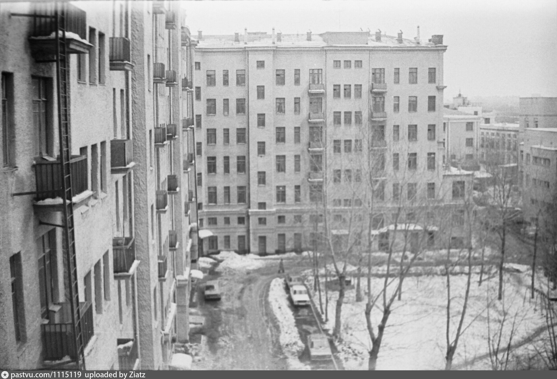 Двор д. Дом 1950 года постройки. Дорогомилово 1950. Хамовники 1950 год. На дворе 1983.