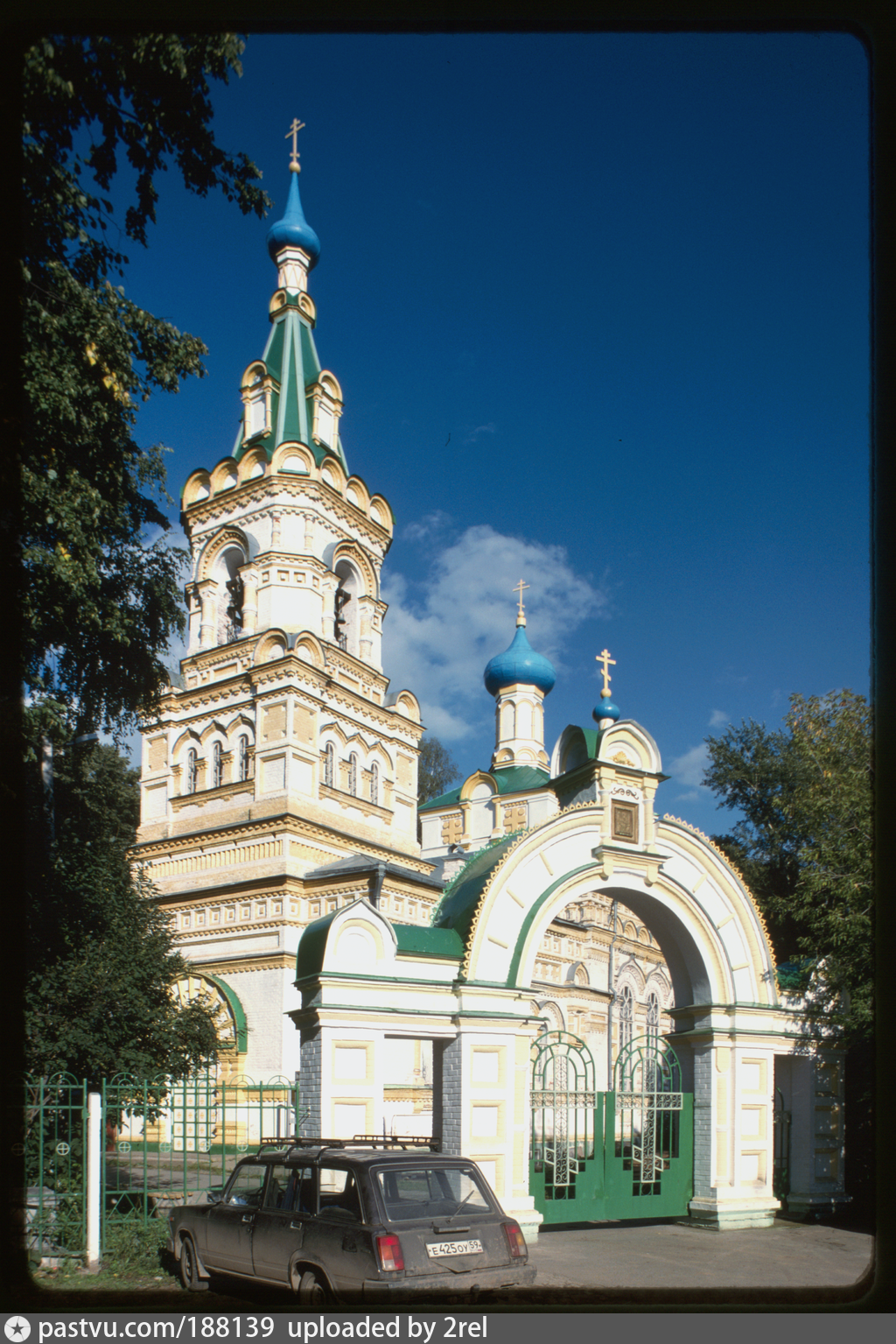 Егошихинское кладбище. Егошихинское кладбище Пермь. Егошихинский некрополь Пермь. Храм Успения Егошихинское кладбище. Храм Успения Пресвятой Богородицы Пермь.