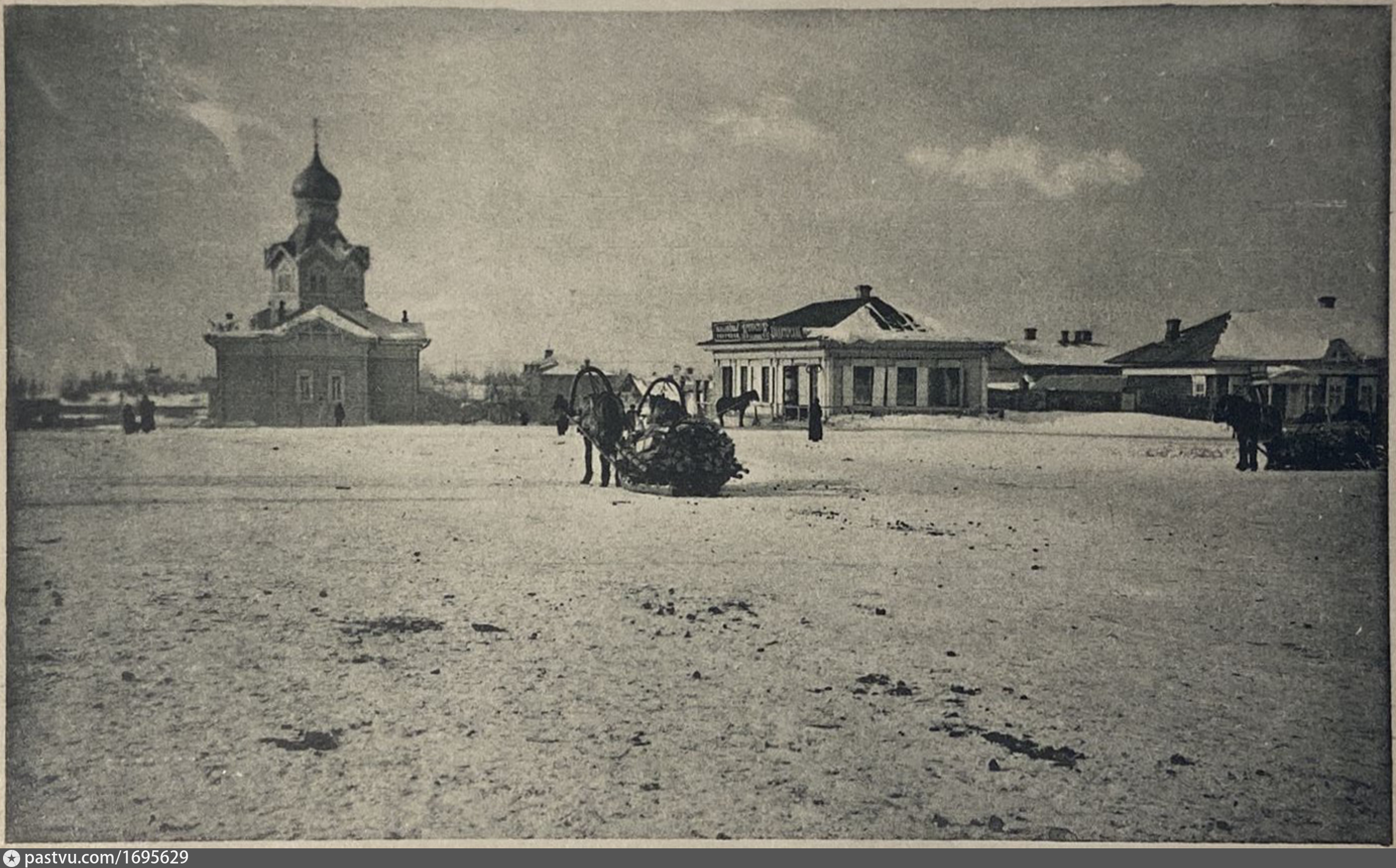 Октябрь 1900 года. Базарная площадь Новониколаевск 1896 год. Закаменка Новониколаевск. Новониколаевск 19 век. Ярмарочная площадь 1913 года. Новониколаевск.