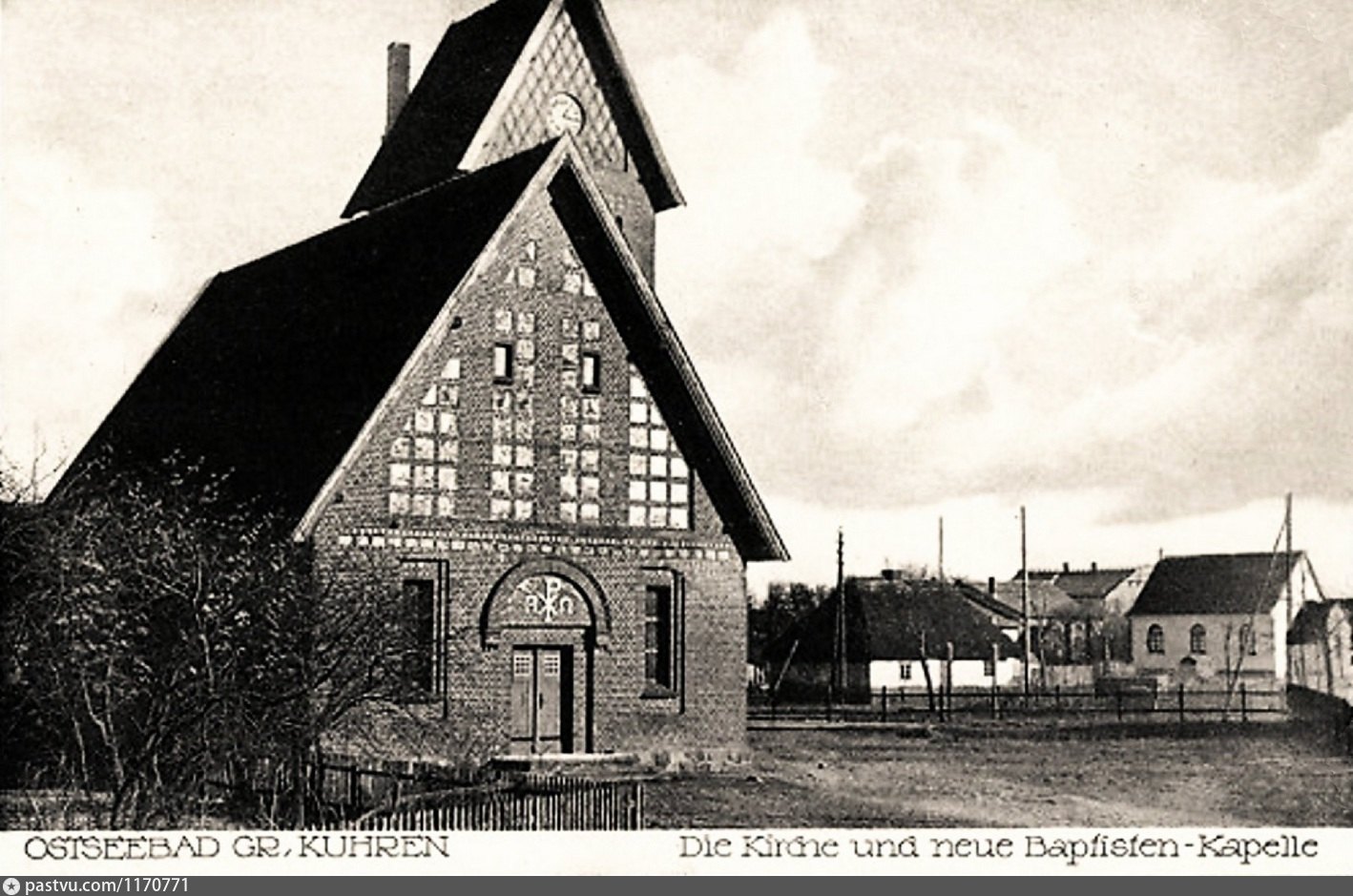 1925-1935. Groß Kuhren, Kirche und Baptisten-Kapelle.