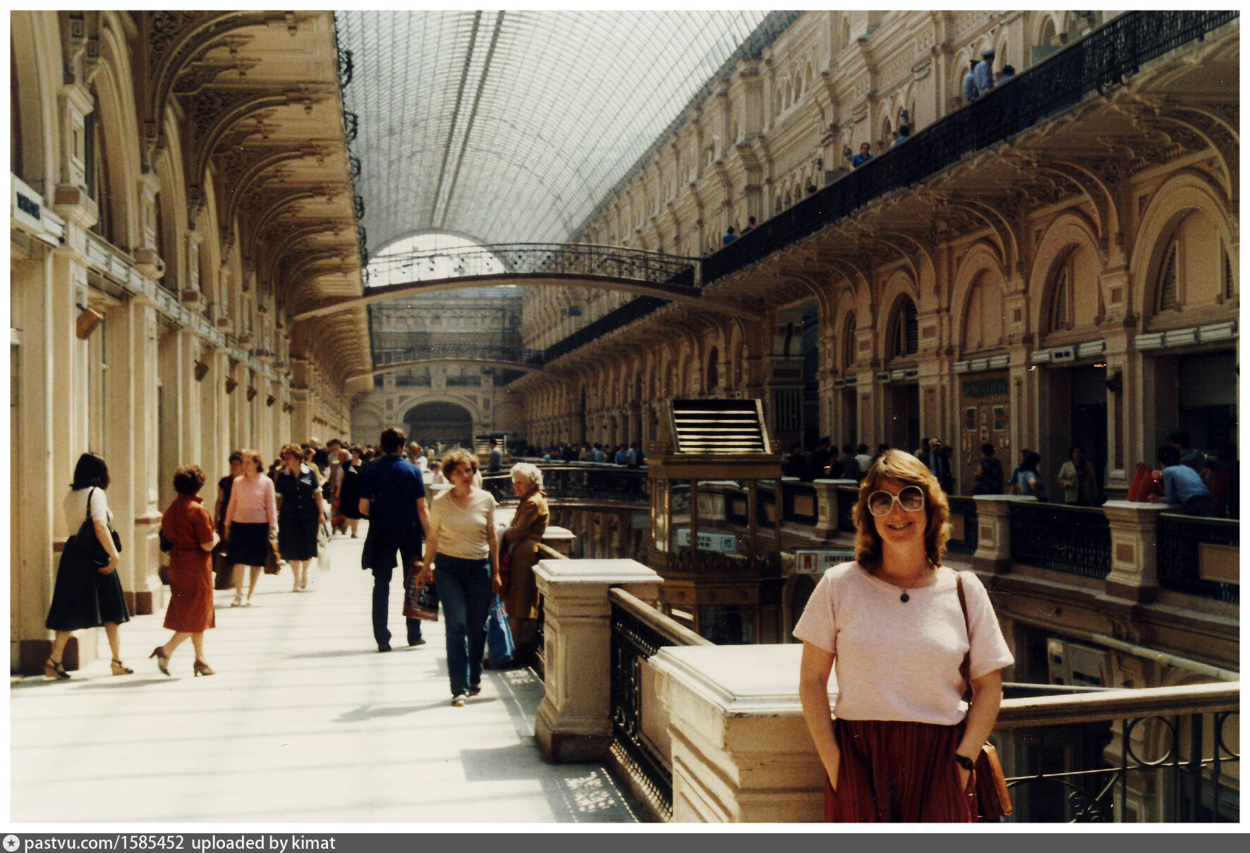 Фото 1985 года. Москва ГУМ В 60е. ГУМ Советский Союз. ГУМ 70-Е годы. ГУМ Москва в 1980.