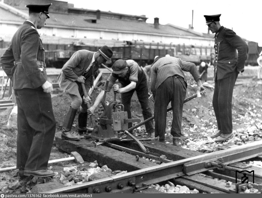 Восстановление жд пути. Железнодорожники в ВОВ 1941-1945. Северная железная дорога 1941. Путейцы в годы Великой Отечественной войны. Украина 1943 год железная дорога.