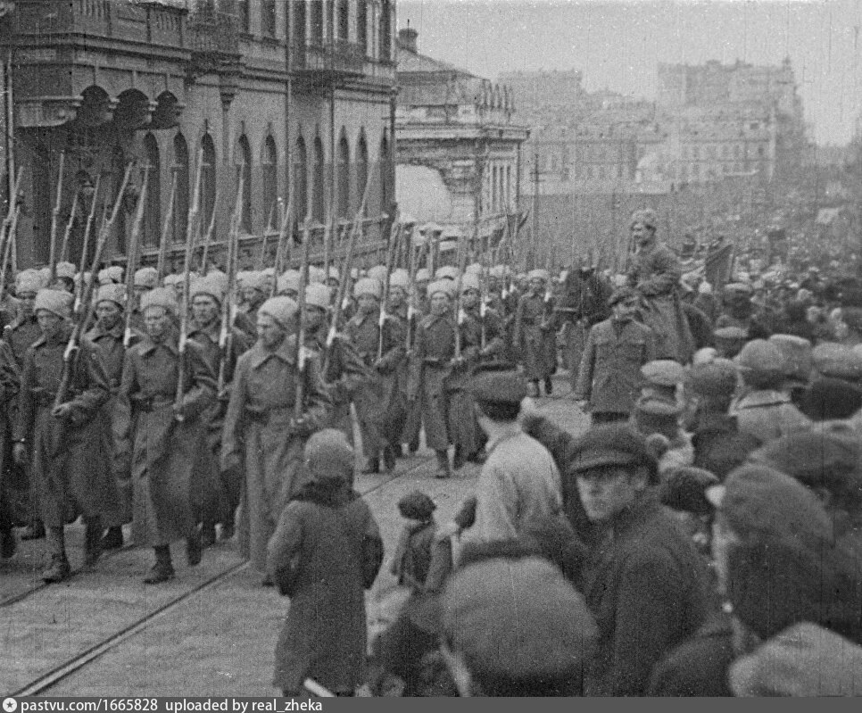 Части НРА входят в город