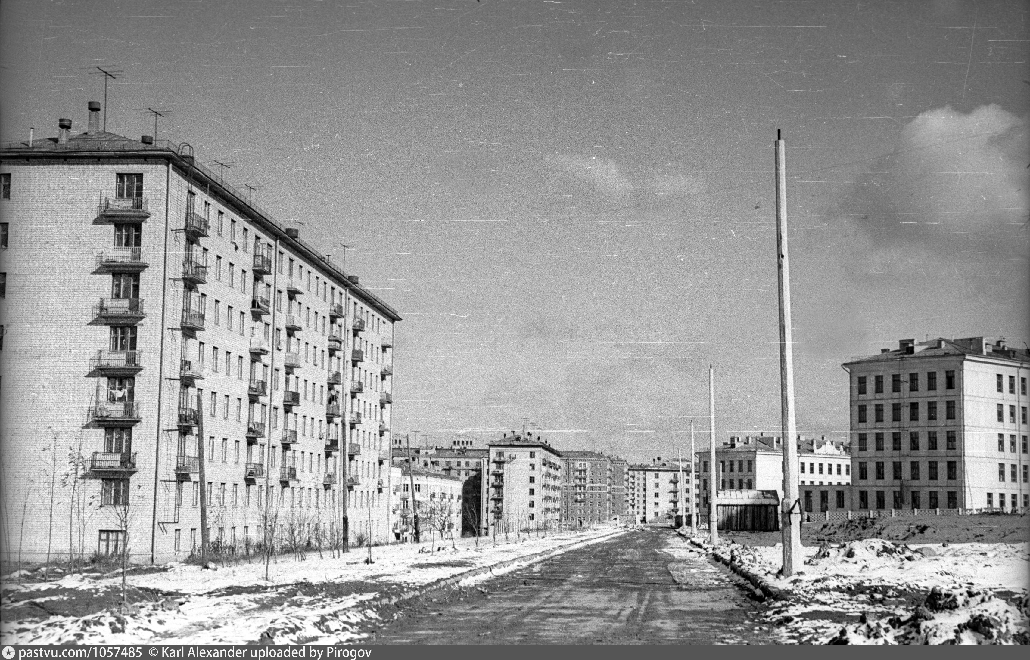 Юго запад ломоносовское. Советские новостройки.