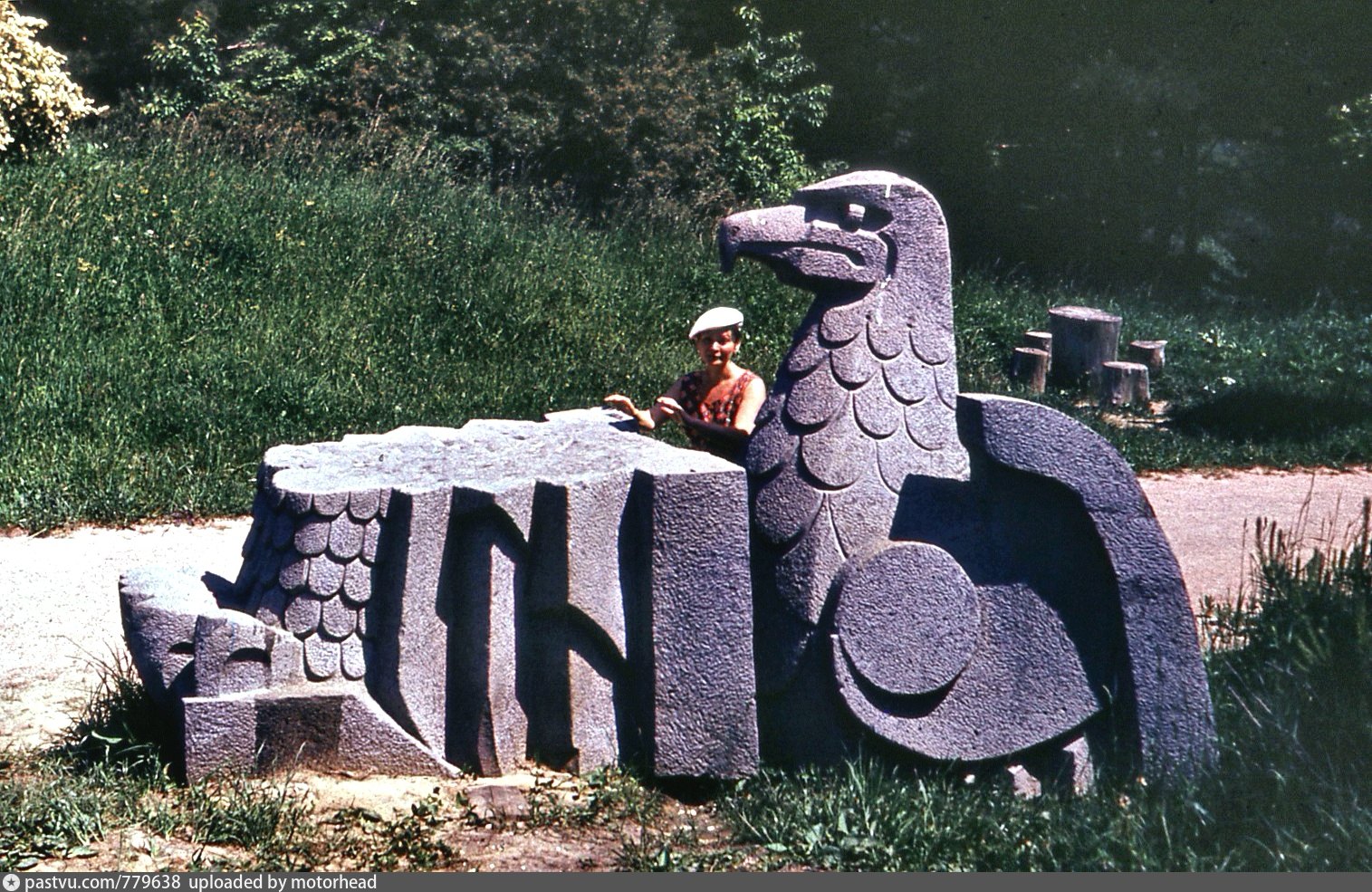 Кошачий орел у немцев 5 букв. Немецкий Орел Гумбаши. Орел вермахта в КЧР. Немецкий Орел в КЧР. Скульптура орла Карачаево Черкессия.