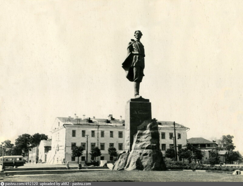 Фото площадь горького