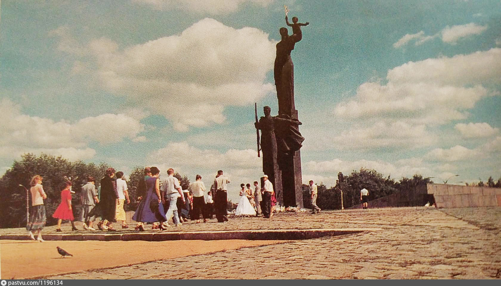 Монумент трудовой славы