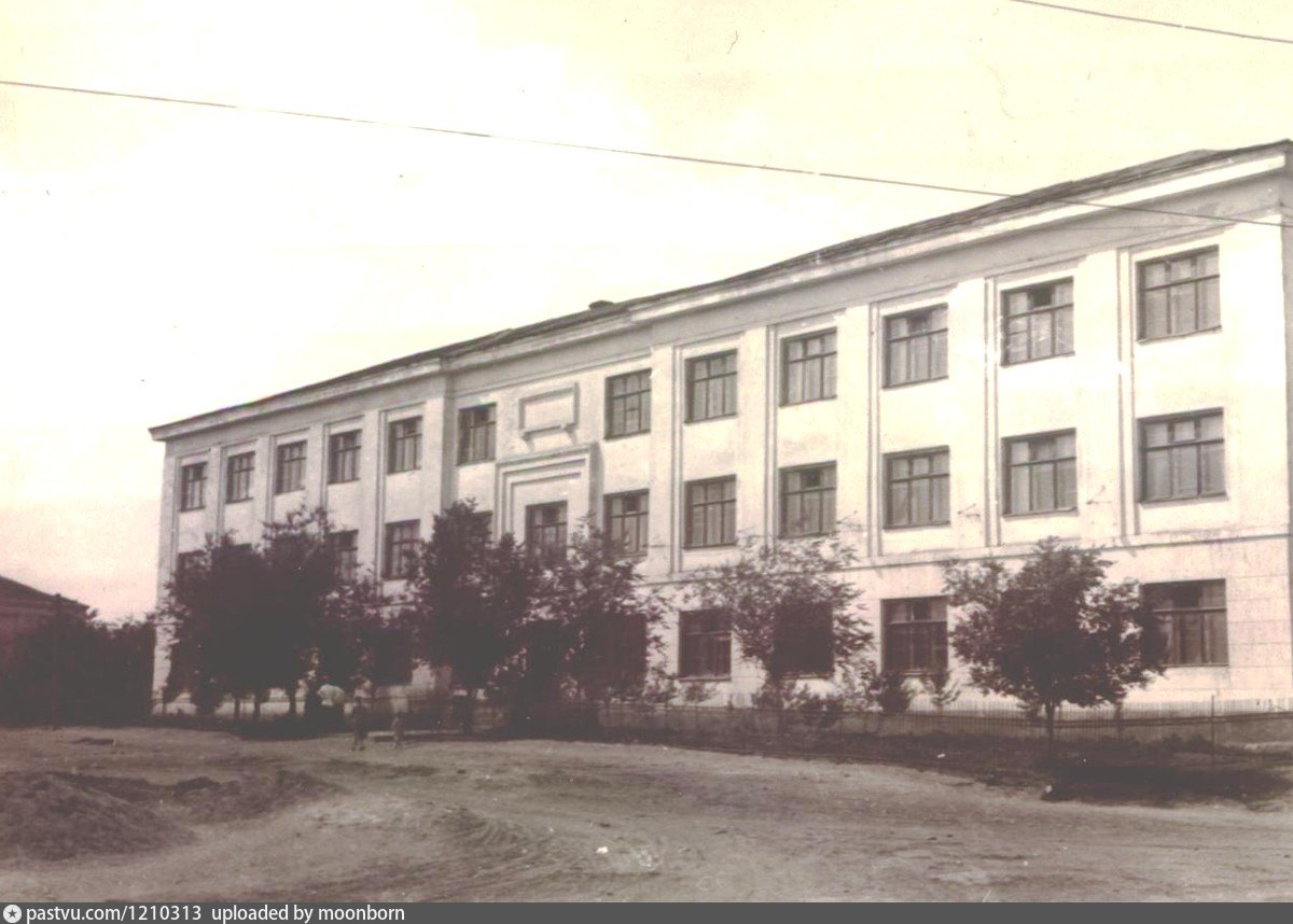 Актюбински летный училище. 1959 Год здание школы. Старый Актюбинск Старая школа 2. Актюбинск 20 век. Актюбинская школа 2.