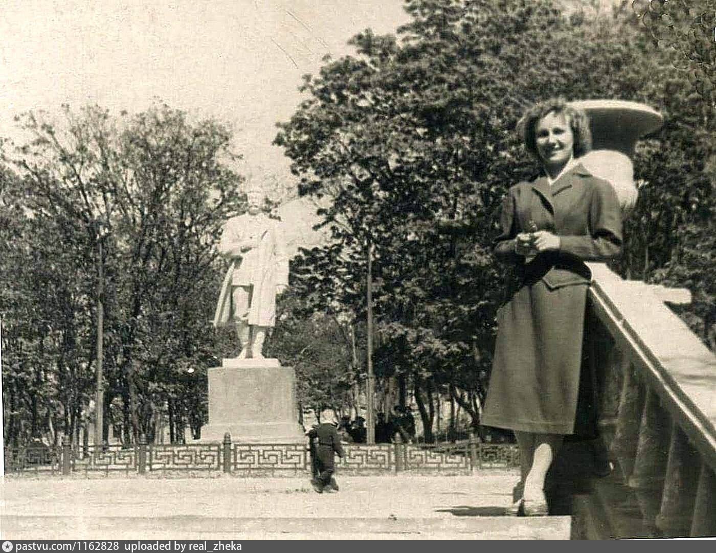 Родной город сталина 4. Электросталь сталинская скульптура. Статуя Сталина в 1930 в Таганском парке. Памятник Сталину во Владивостоке. Памятник Сталина в Китае.