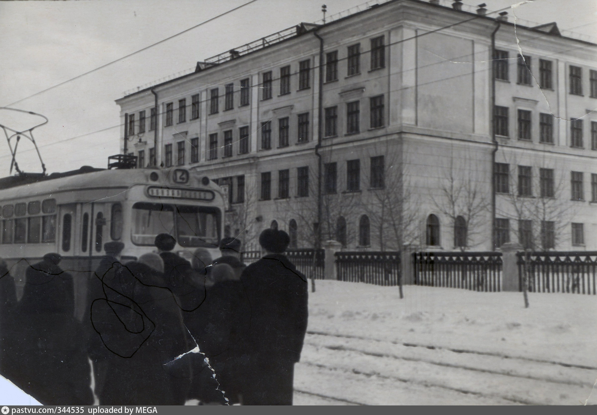 Школа 69 на Черняховского Нижний.