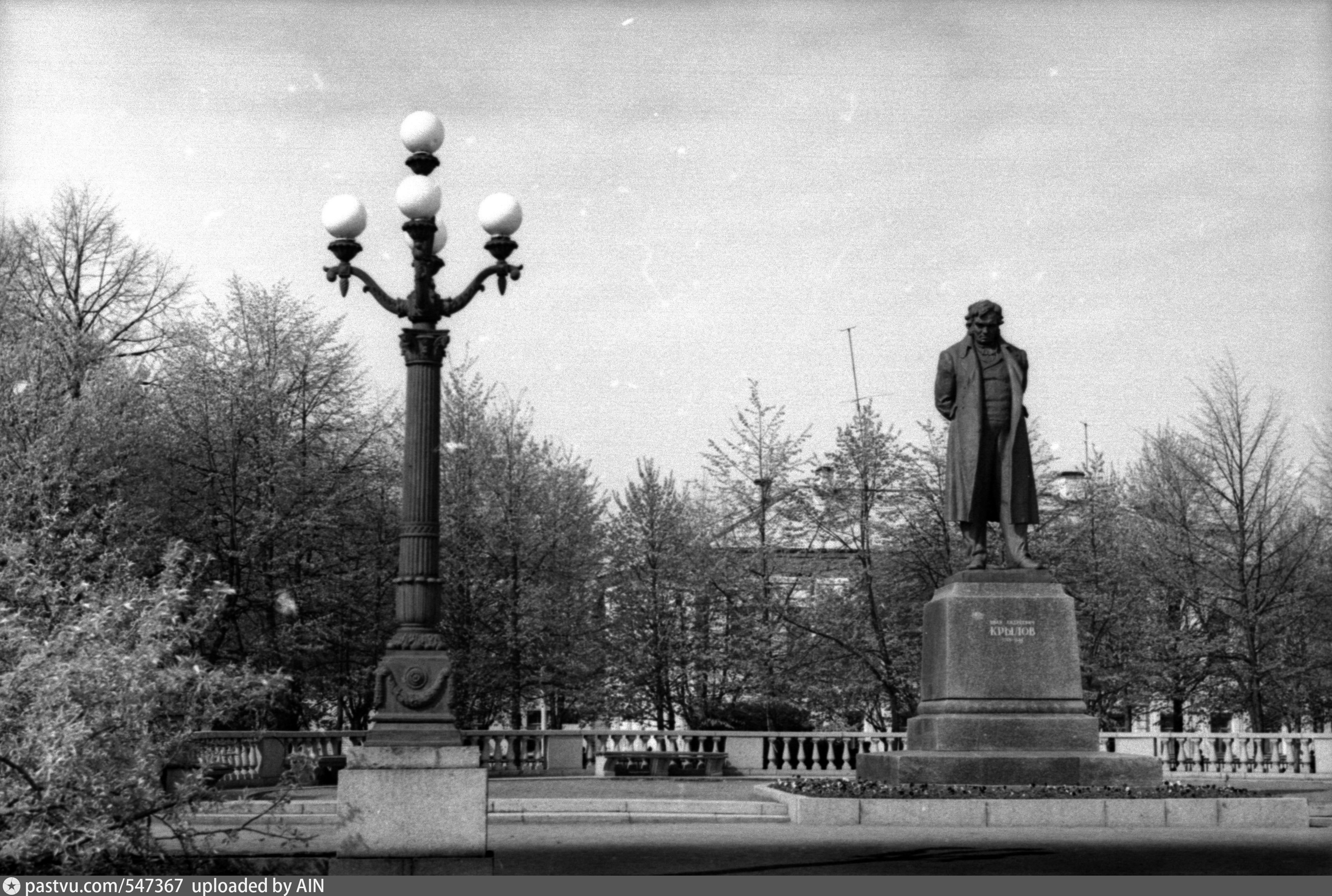 Фото памятника крылову в твери