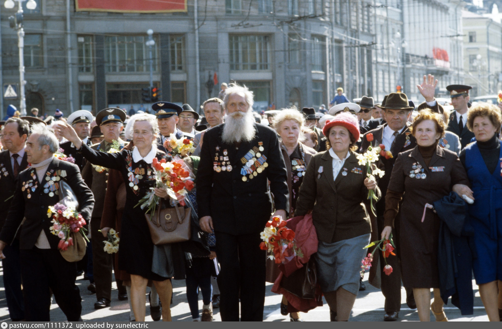 Ленинград 1975 шествие ветеранов. 1975 Шествие ветеранов на Невском. Ветераны на Невском проспекте 1975.
