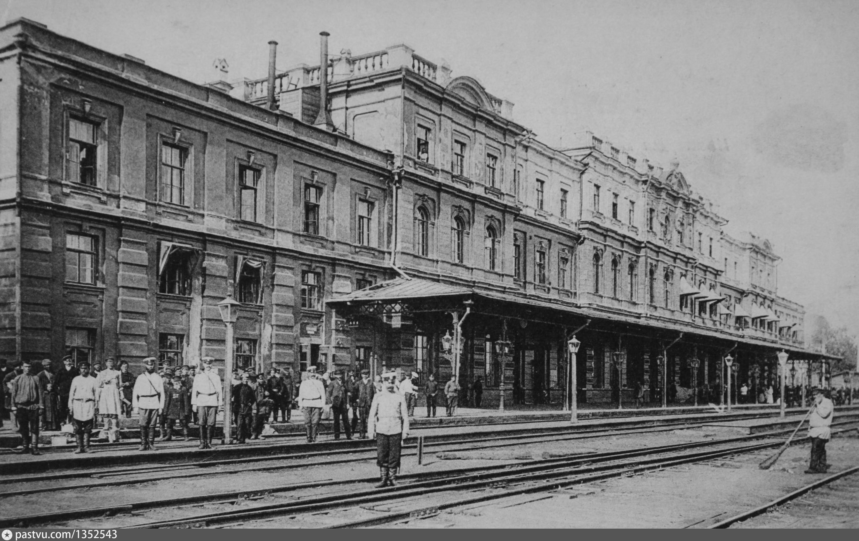 Жд куйбышева. Старый вокзал Самара. Старый ЖД вокзал Самара. Старое здание вокзала Самара. Самара вокзал 1918.