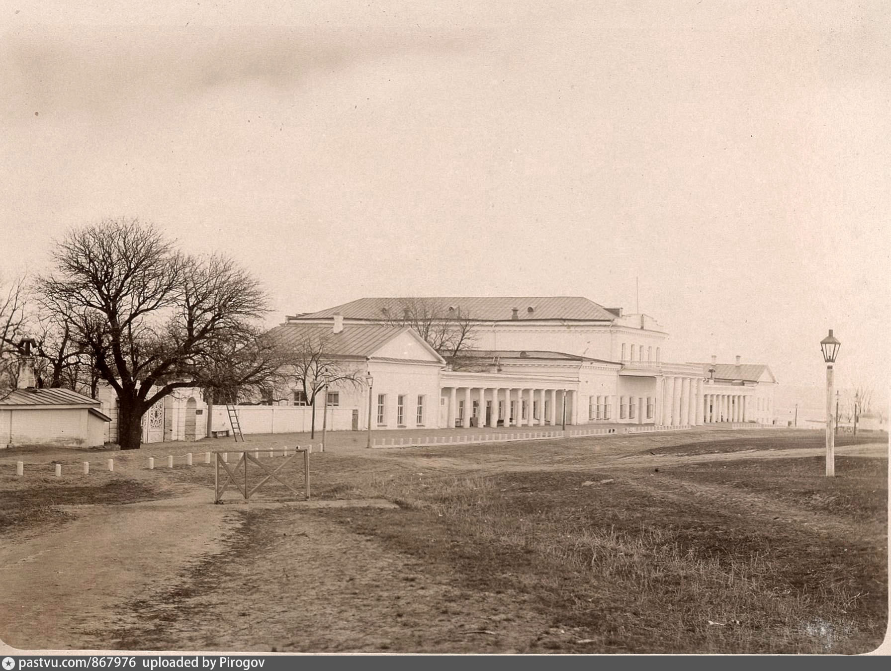 Екатеринослав. Екатеринослав 1900. Город Екатеринослав 19 век. Потёмкинский дворец в Екатеринославе 18 век. Дом губернатора Екатеринослав 1900.