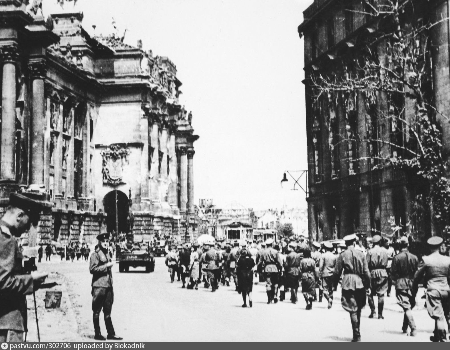 1945 фото. Взятие Рейхстага 1945. Берлин взятие Рейхстага май 1945. Победа Берлин 1945. Рейхстаг Берлин 1945 победа.