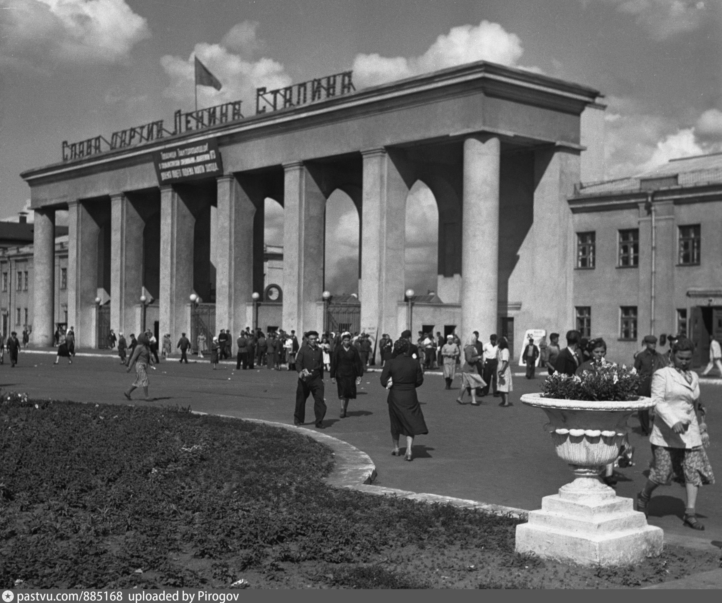 площадь дзержинского в волгограде