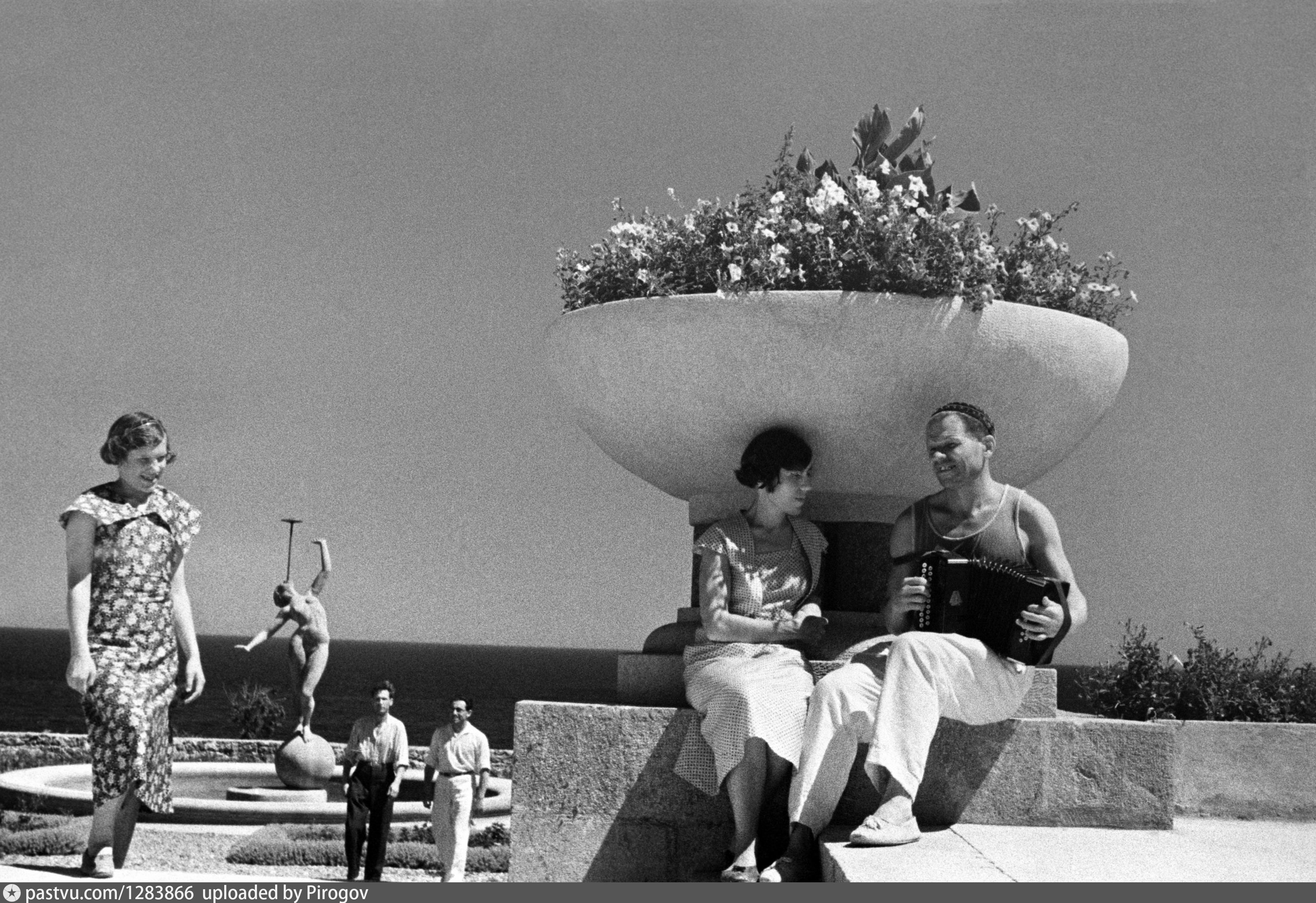 Советское самое лучшее. Анатолий Гаранин фотограф. Анатолий Сергеевич Гаранин фотоработы. Фотографии Анатолия Гаранина. Парк Чаир СССР.