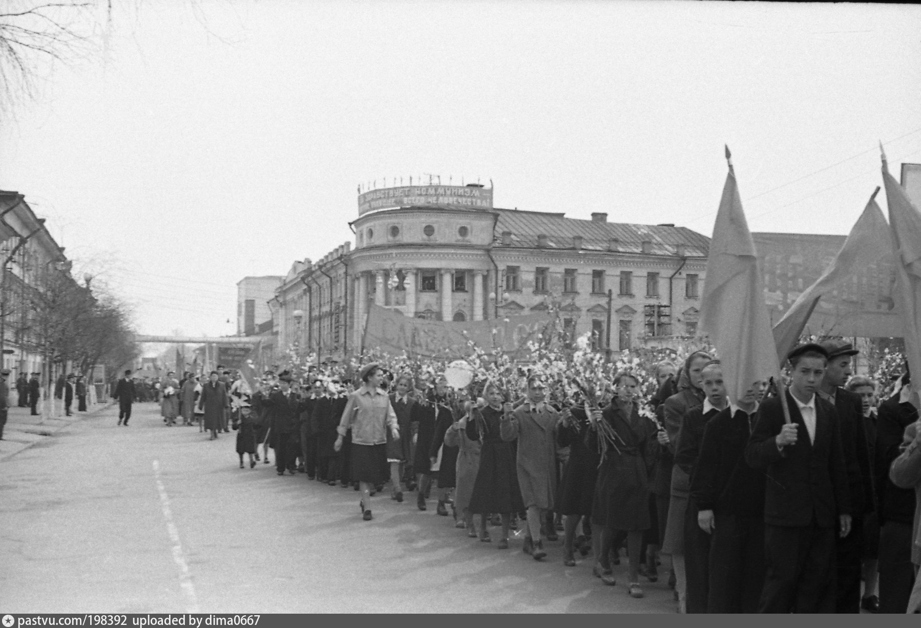 Улица 1 мая кострома. Первомайская демонстрация в Костроме. Кострома 1941. Кострома военные годы. Советская демонстрация.