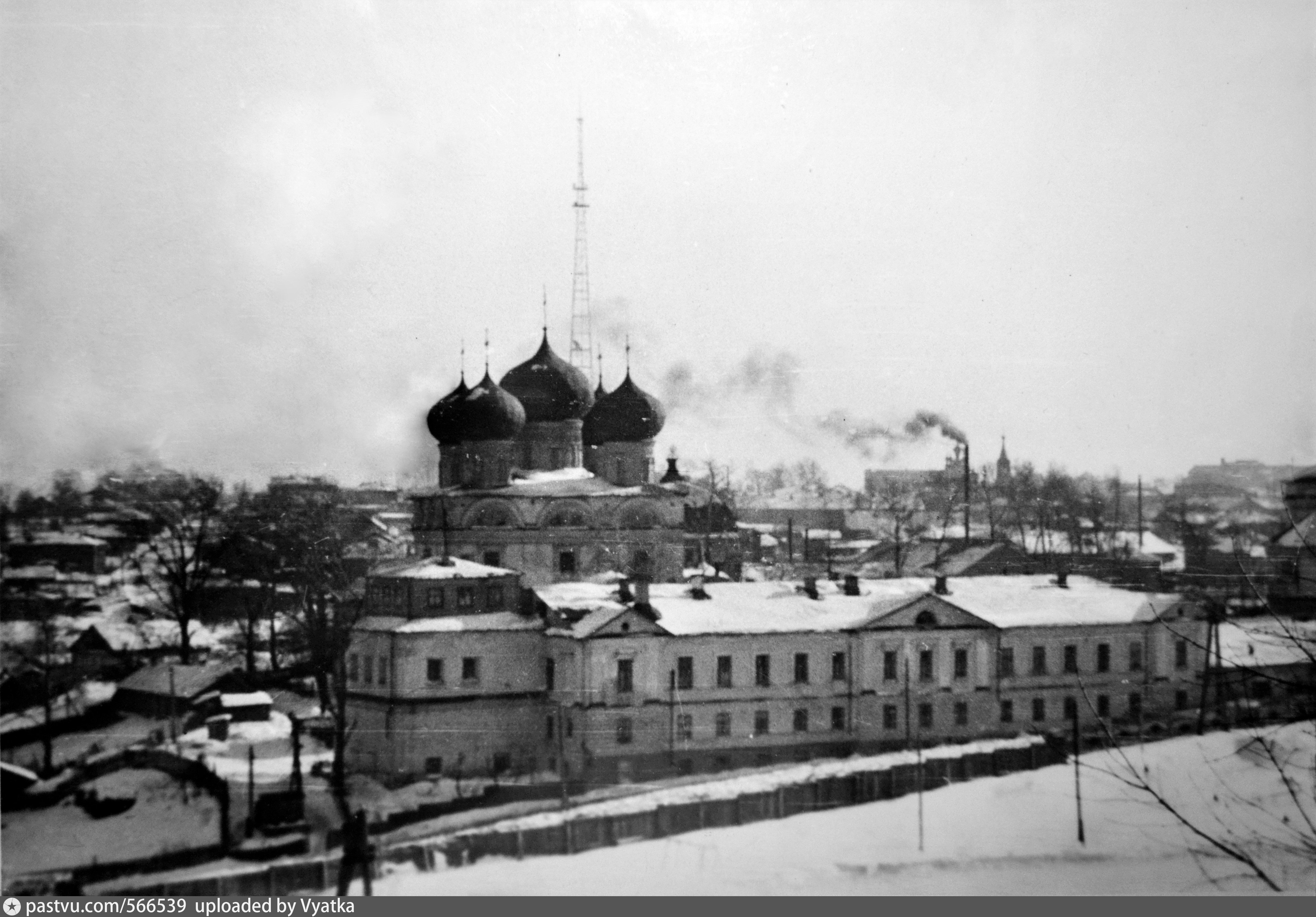 Фото история кирова. Церковь на набережной Киров.