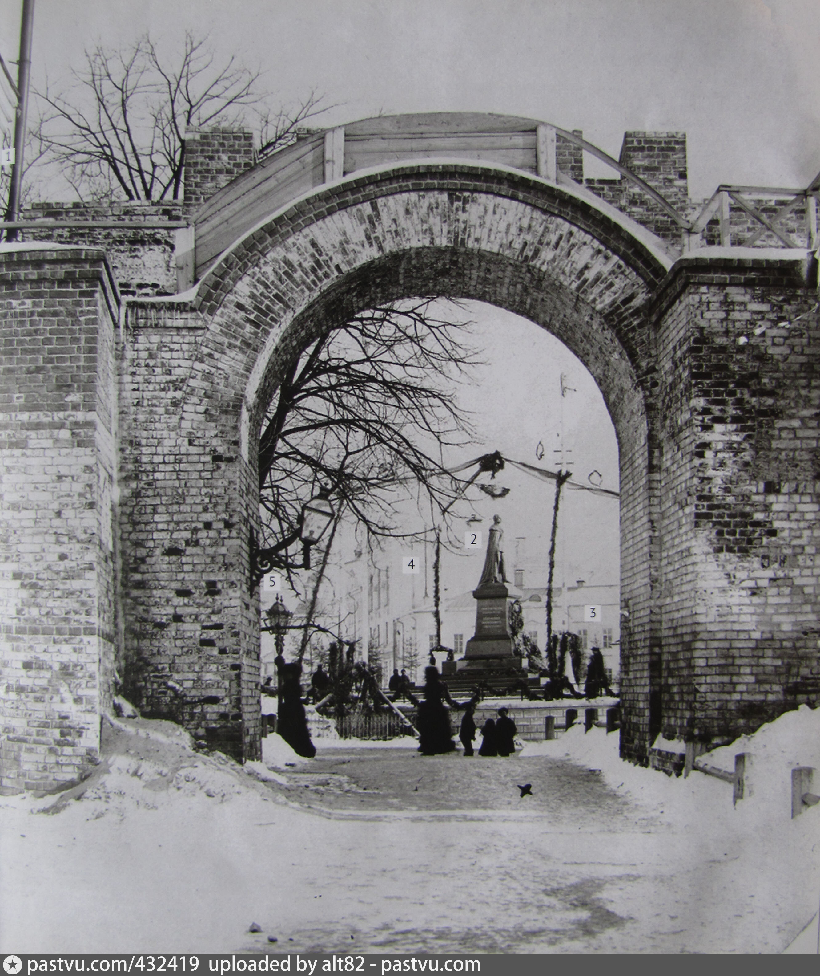 Проломные ворота в москве фото
