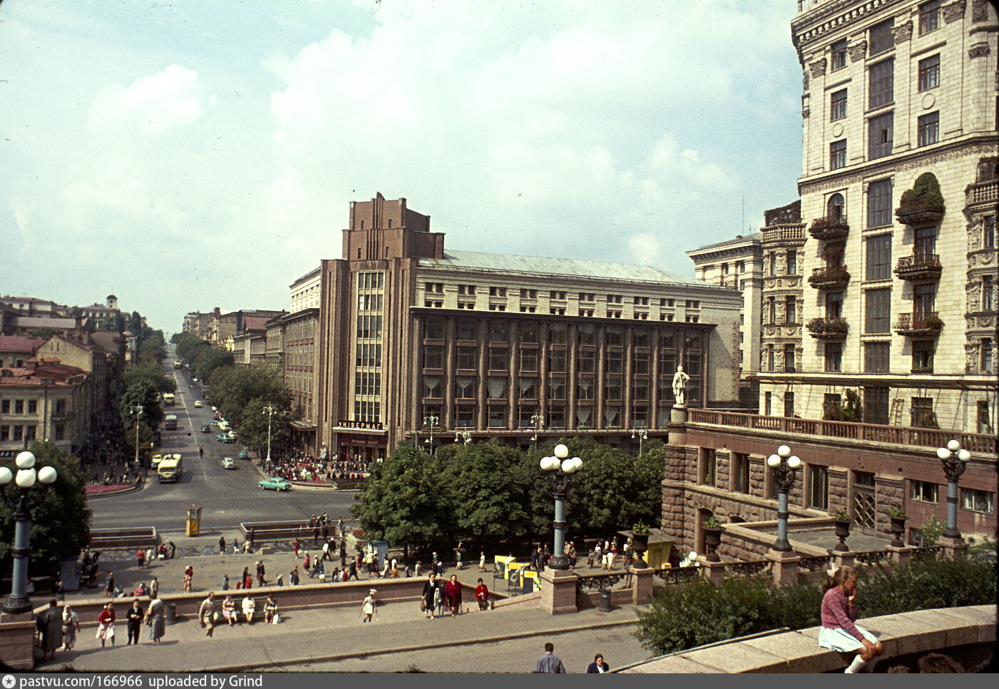 Города ссср харьков. Крещатик в Киеве СССР. Киев Крещатик 1950. СССР Жака Дюпакье. Киев Крещатик 1984.