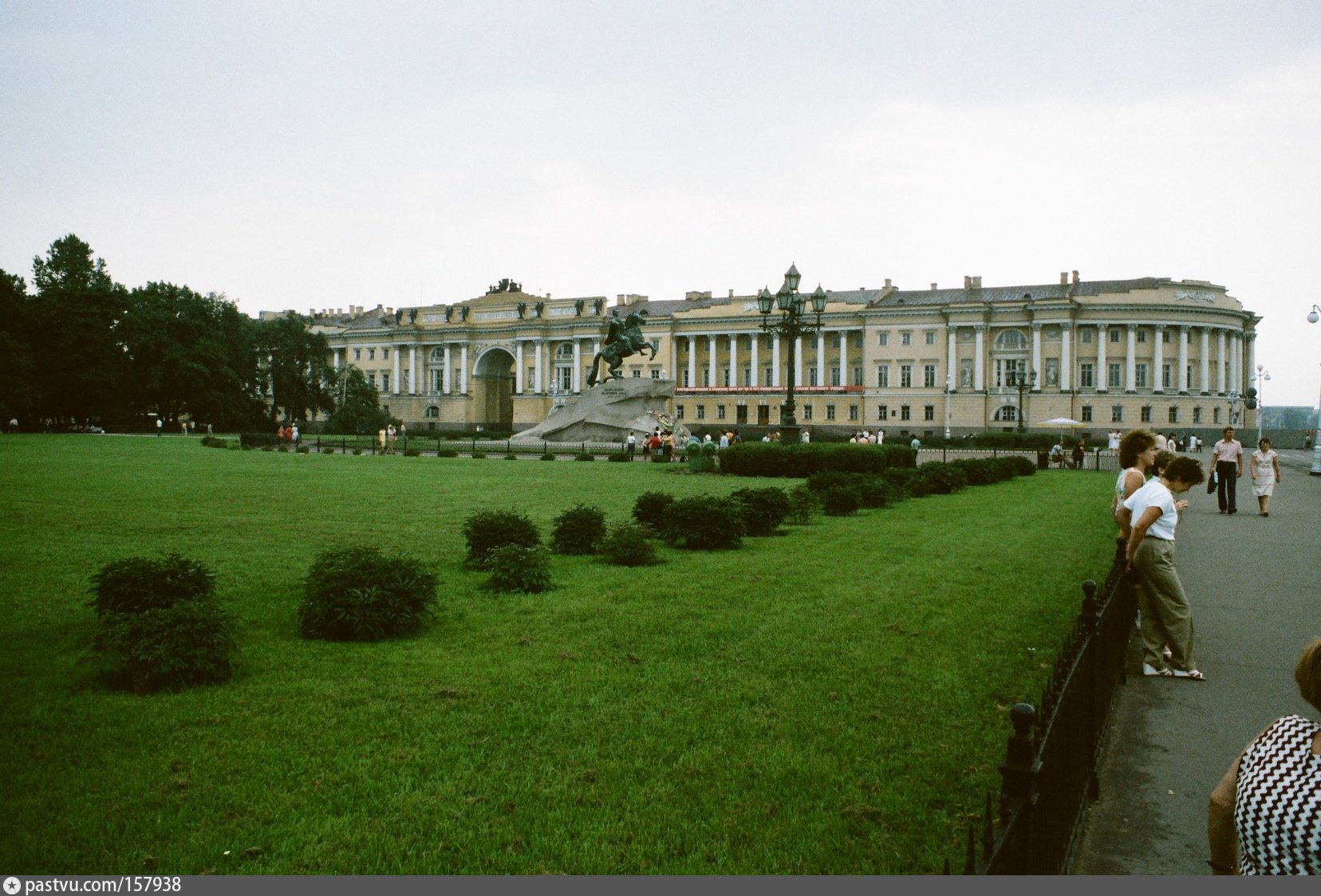 Площадь декабристов в санкт петербурге фото